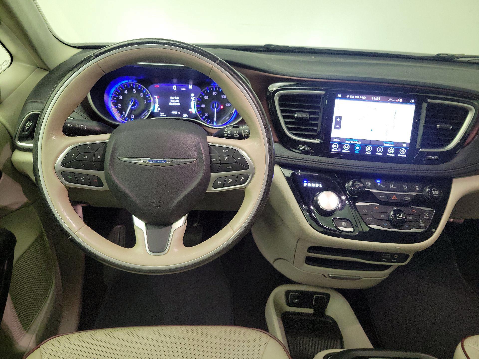 Thumbnail: 2020 Chrysler Pacifica - 10