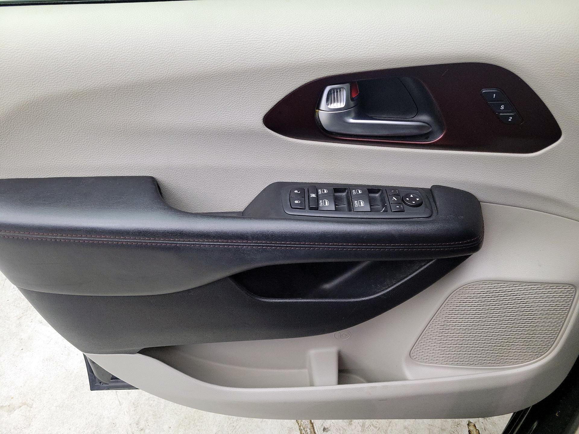 Thumbnail: 2020 Chrysler Pacifica - 12