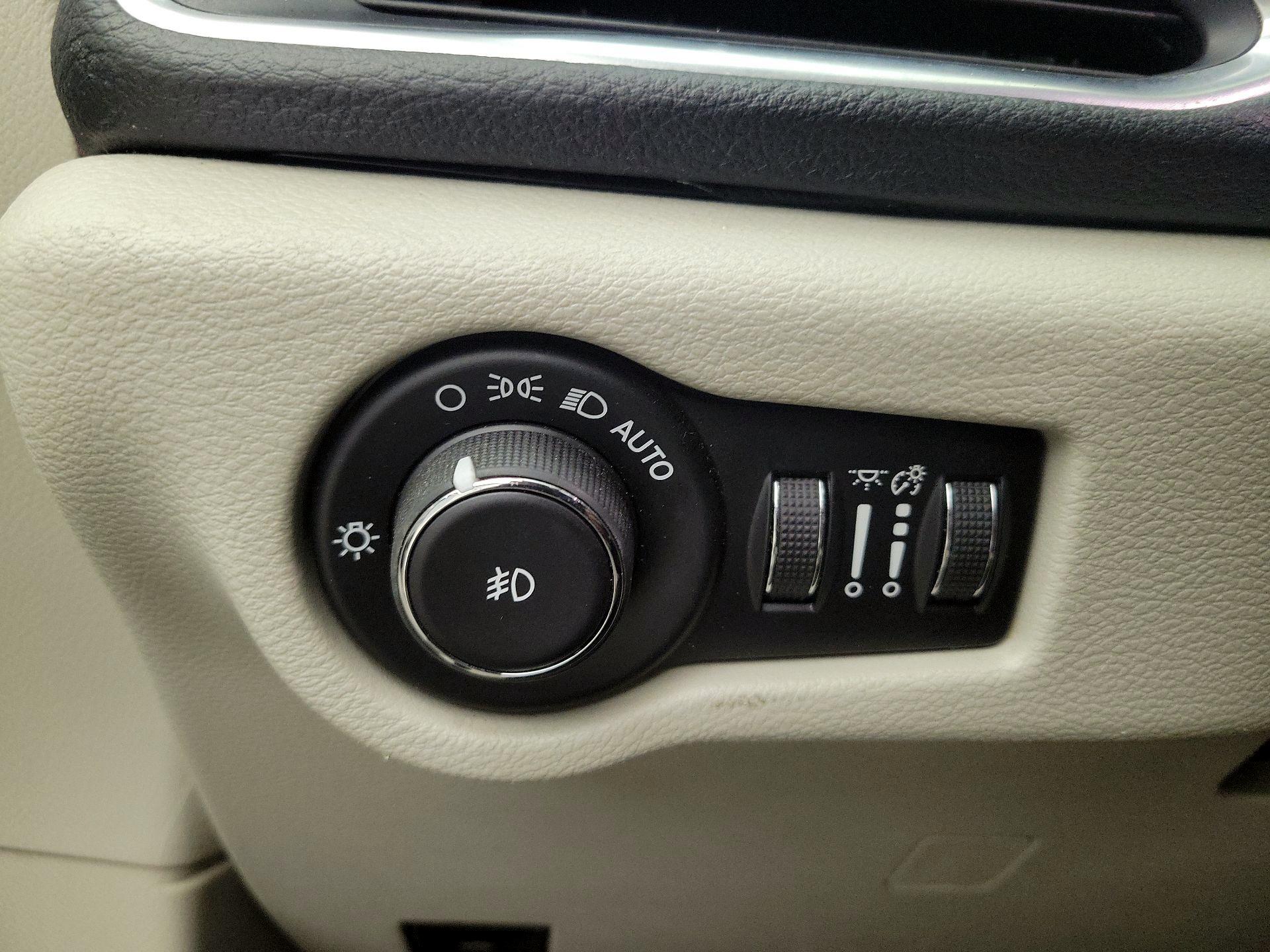 Thumbnail: 2020 Chrysler Pacifica - 13