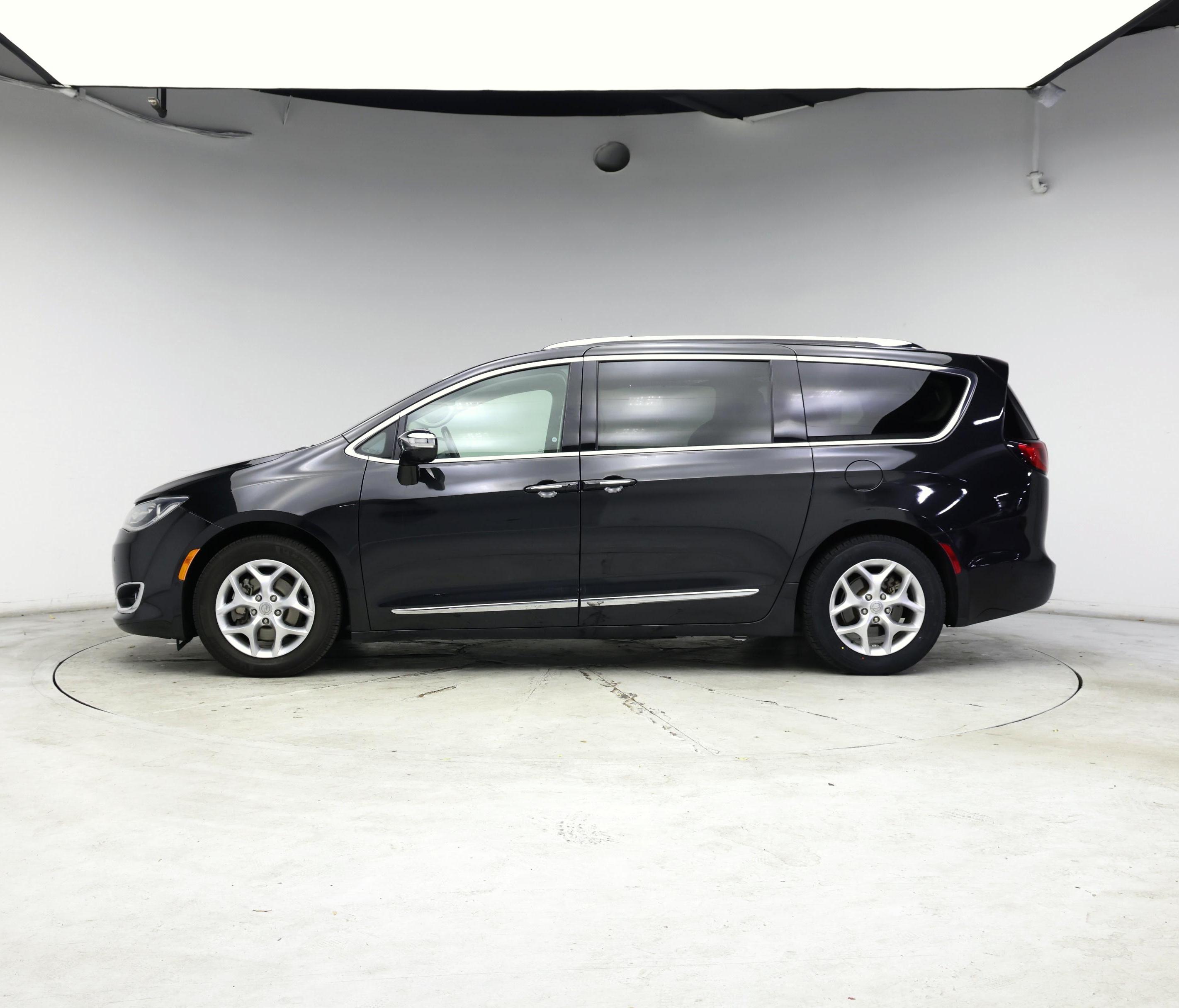 Thumbnail: 2020 Chrysler Pacifica - 3