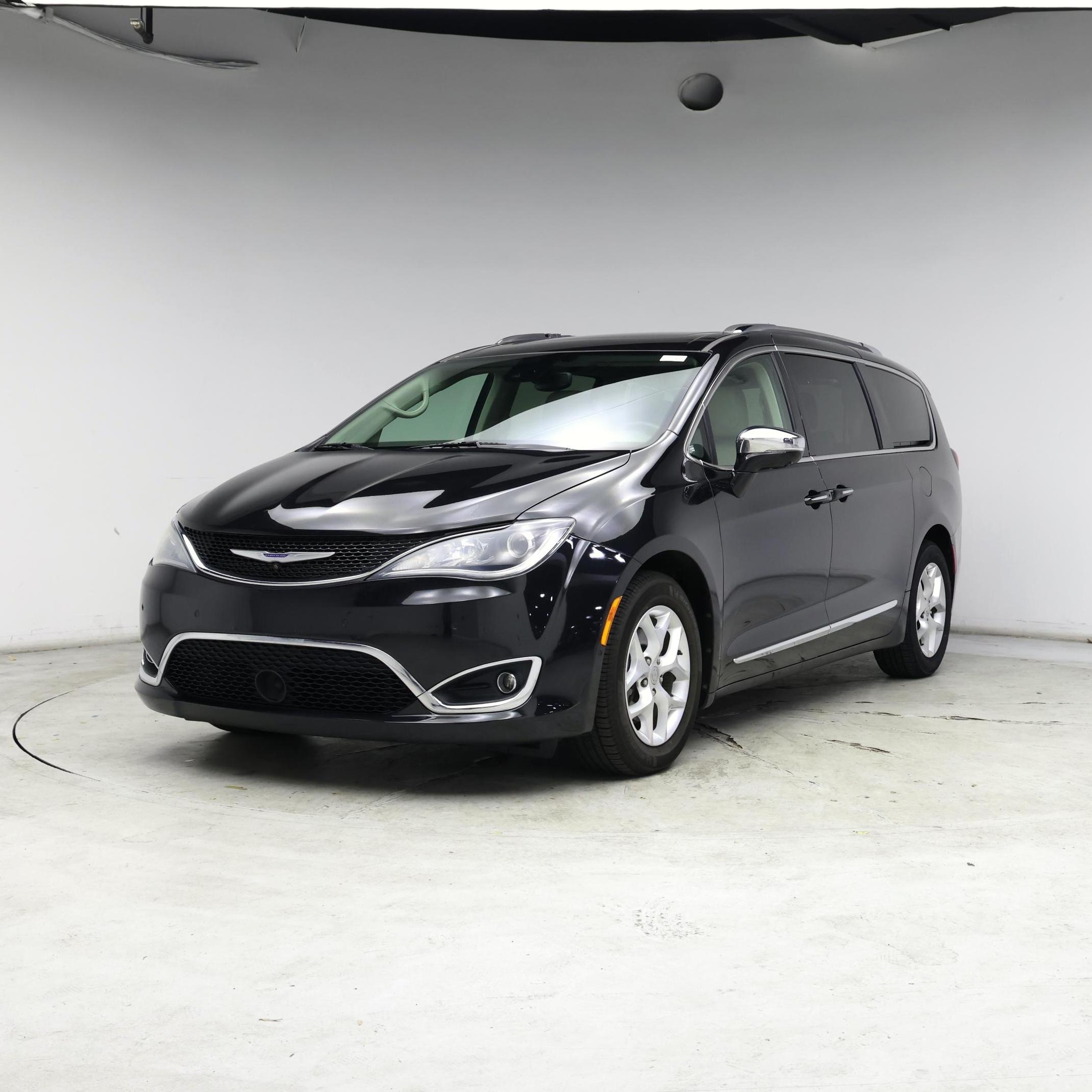 Thumbnail: 2020 Chrysler Pacifica - 4