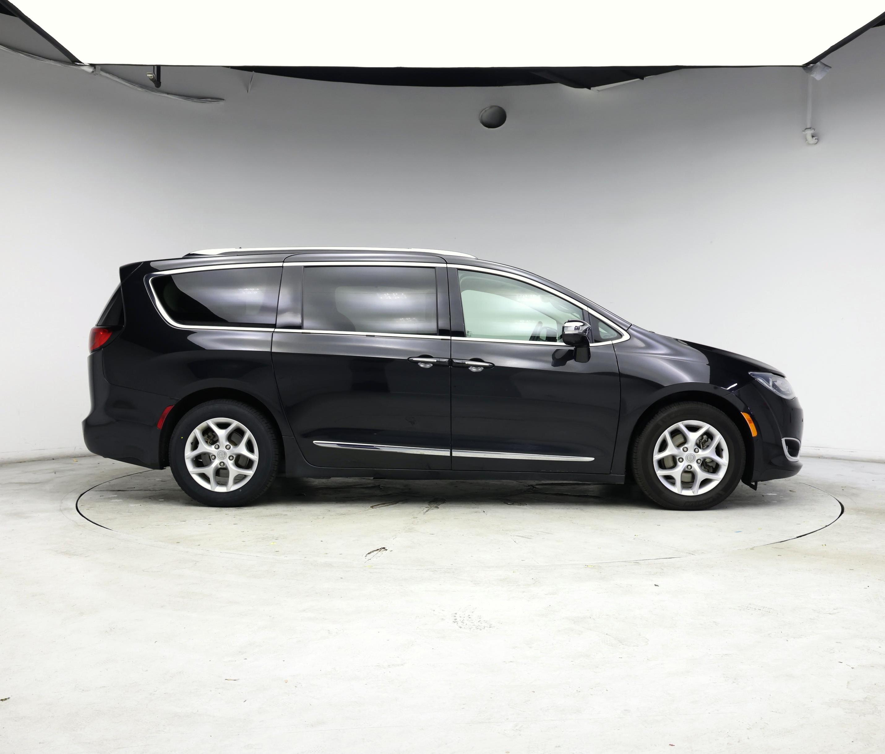 Thumbnail: 2020 Chrysler Pacifica - 7