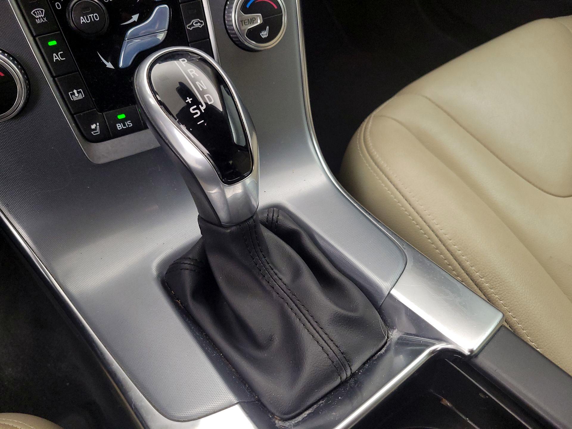 Thumbnail: 2017 Volvo S60 - 17