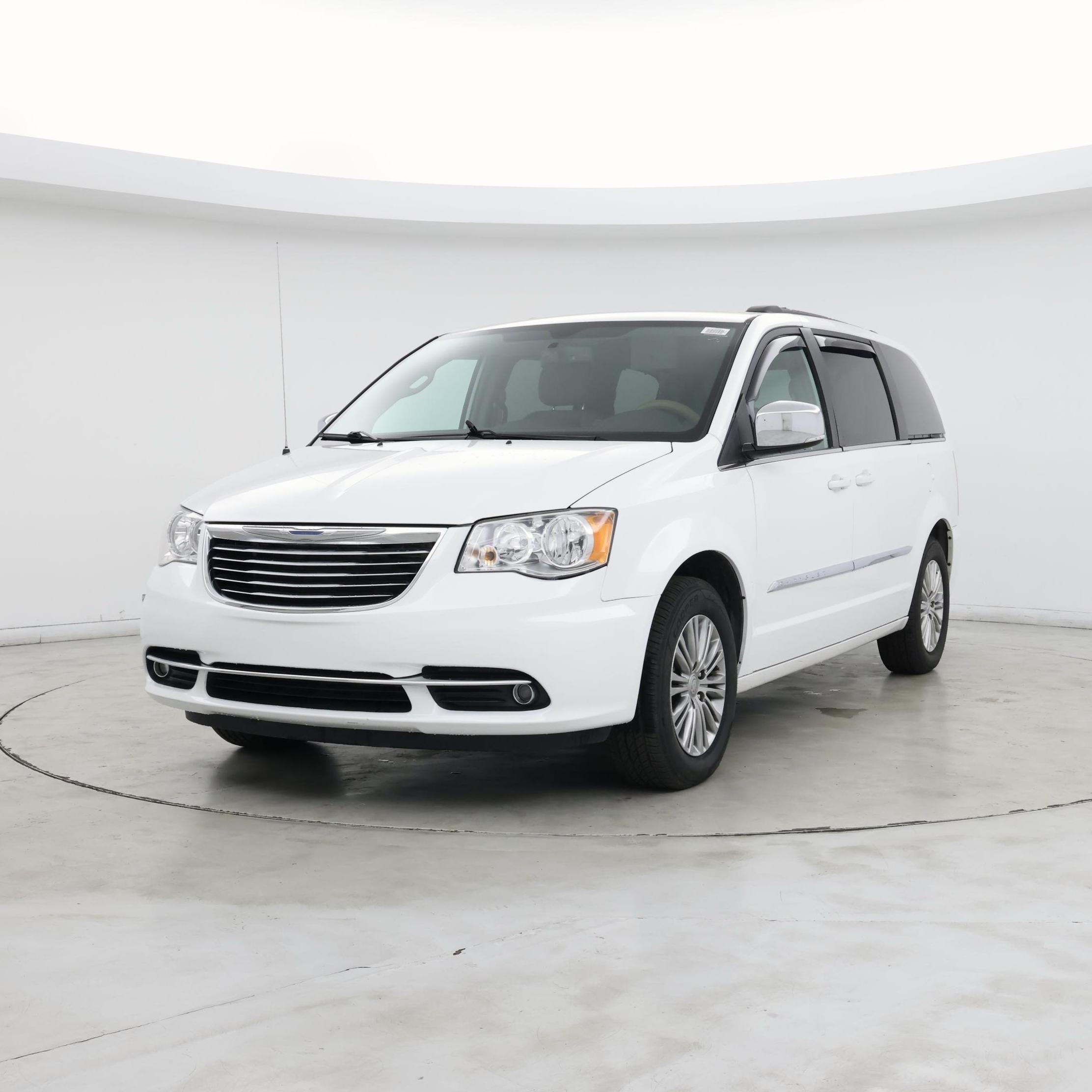Thumbnail: 2015 Chrysler Town & Country - 4