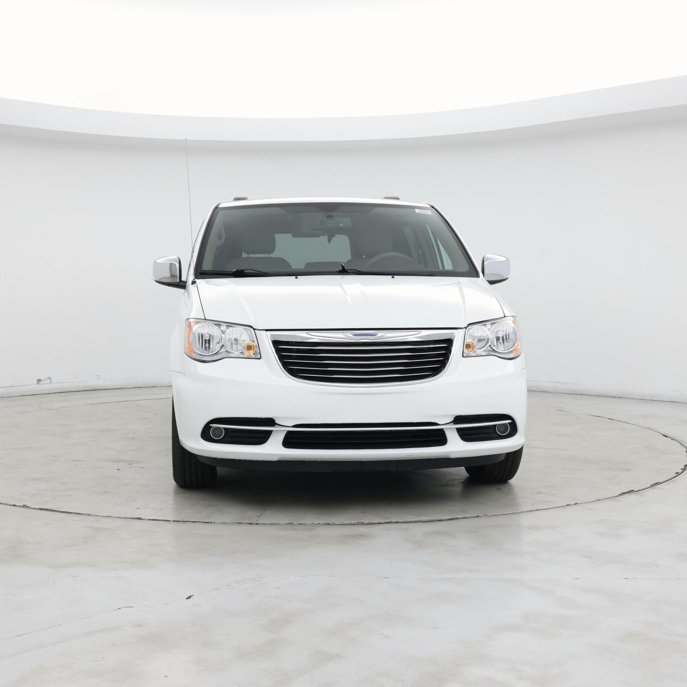 Thumbnail: 2015 Chrysler Town & Country - 5