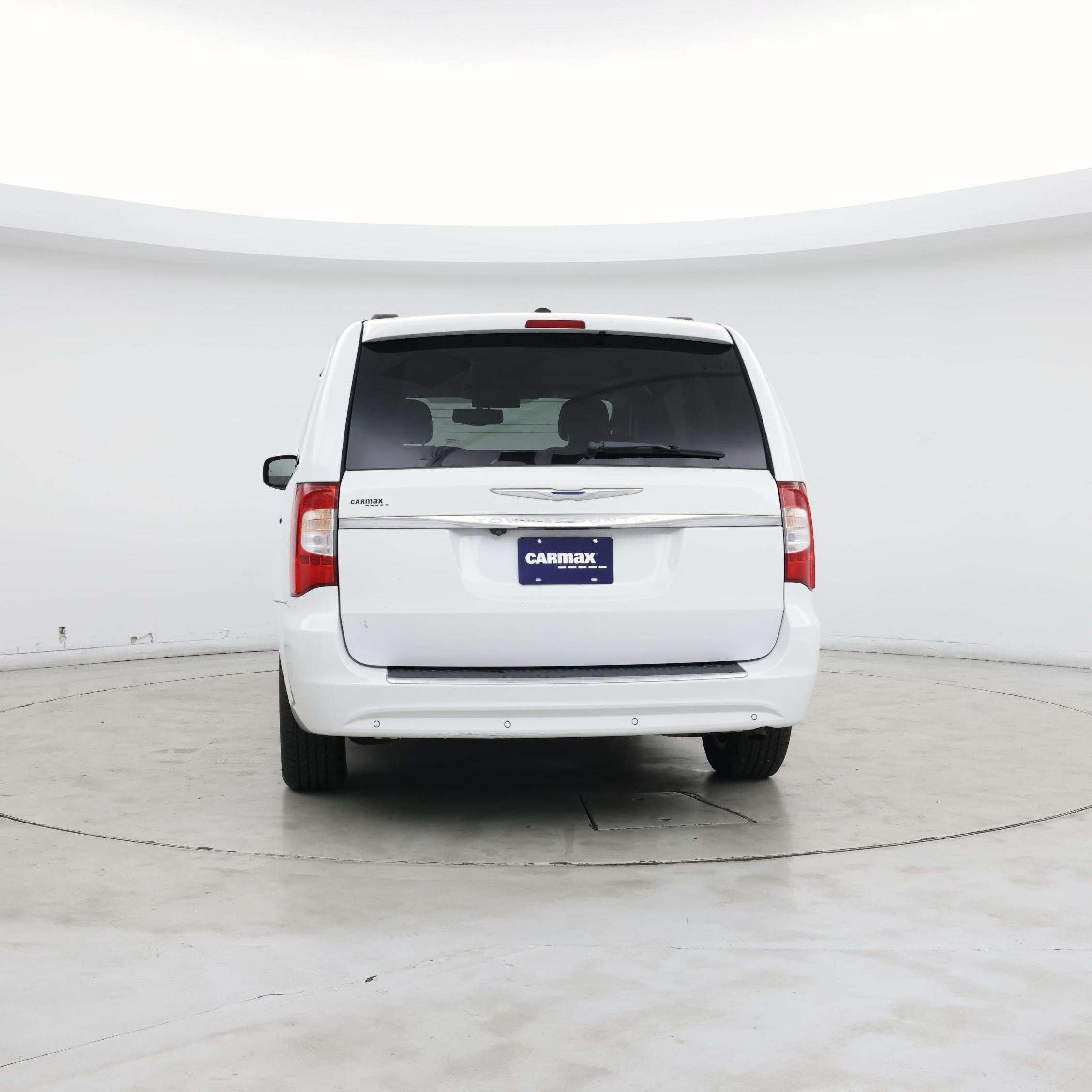 Thumbnail: 2015 Chrysler Town & Country - 6