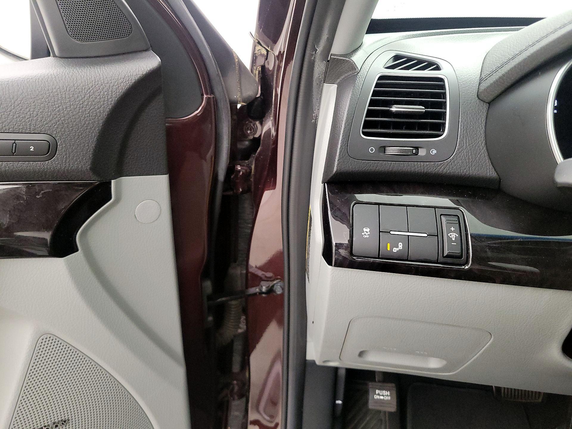 Thumbnail: 2015 Kia Sorento - 13