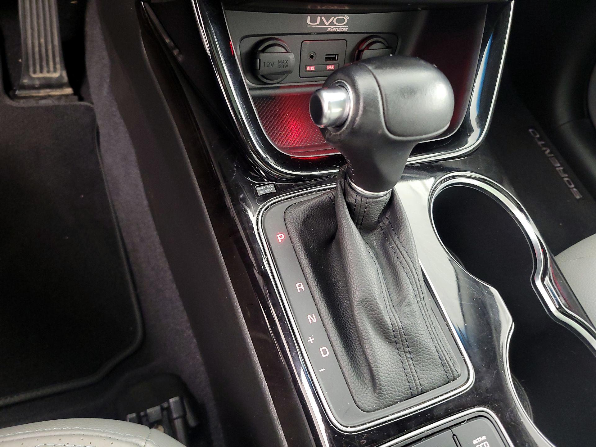 Thumbnail: 2015 Kia Sorento - 18