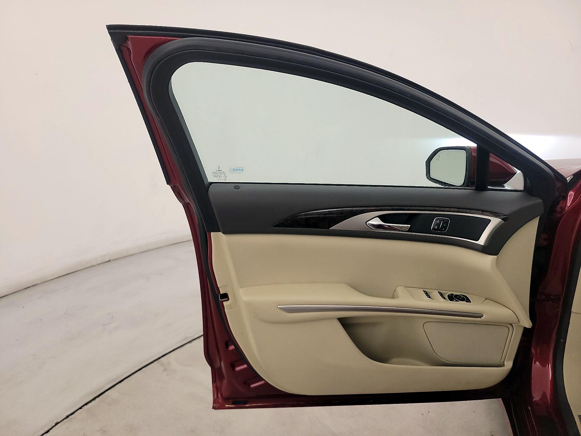 Thumbnail: 2015 Lincoln MKZ - 12