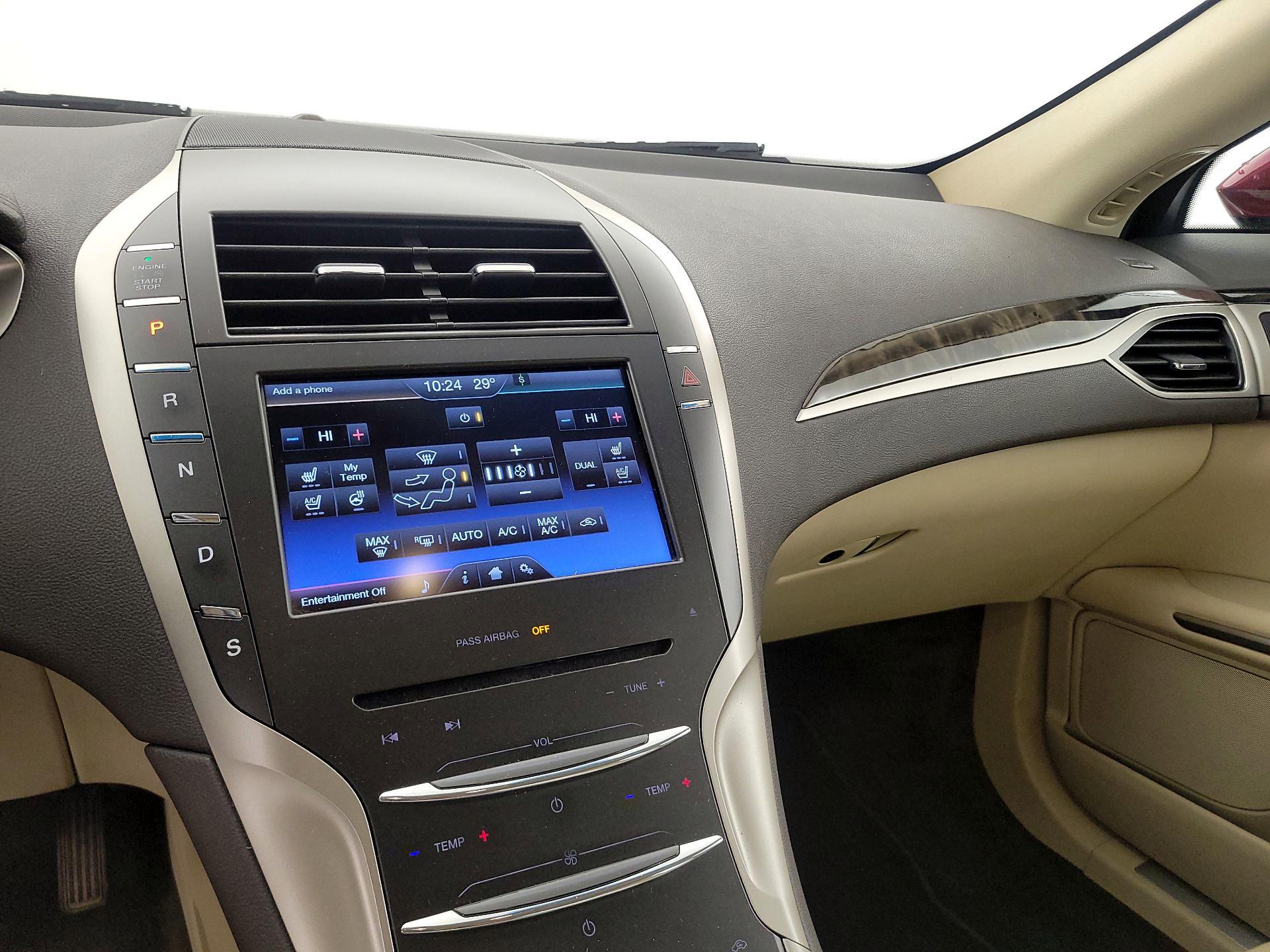 Thumbnail: 2015 Lincoln MKZ - 17