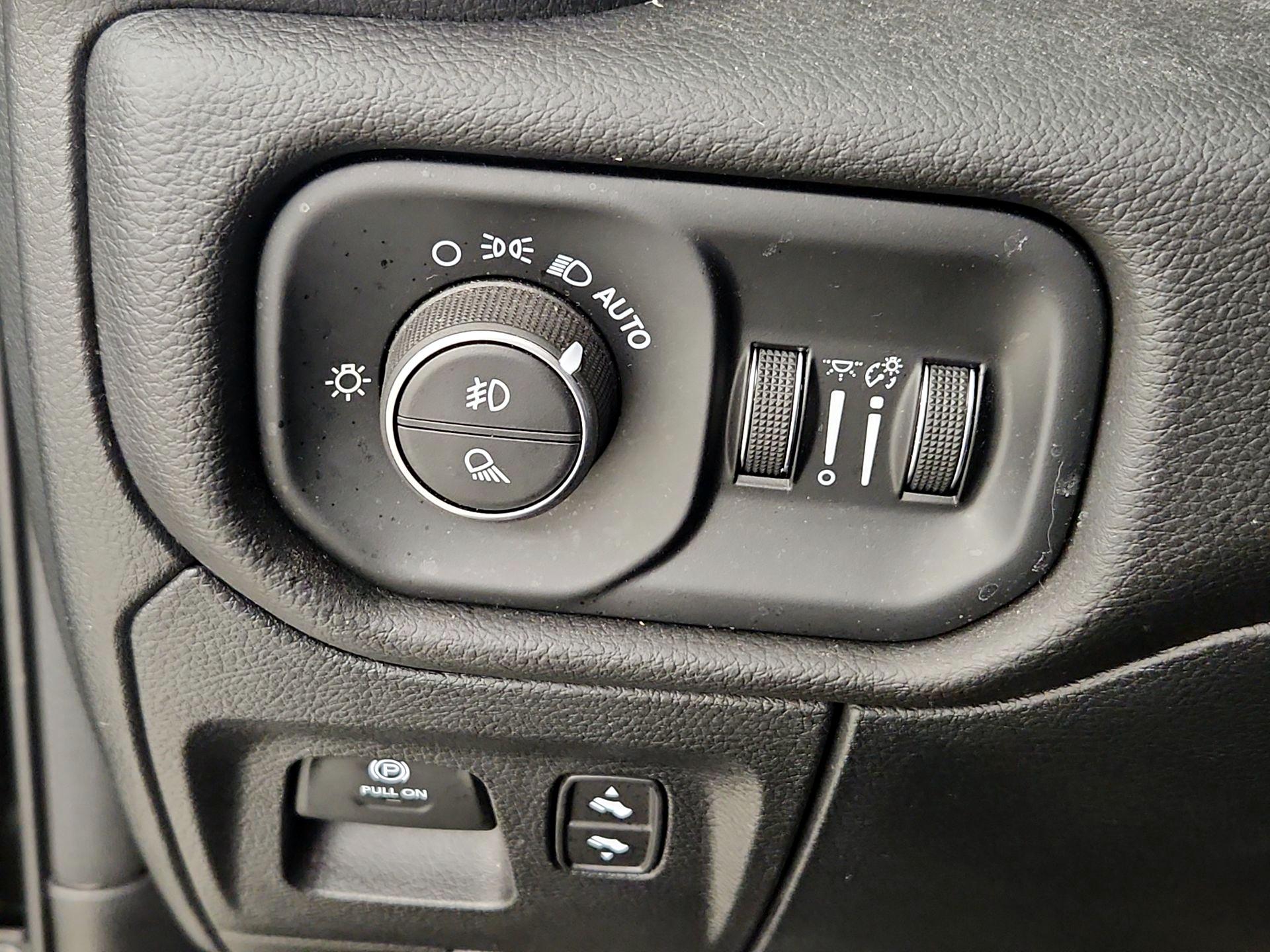 Thumbnail: 2025 RAM 1500 - 13