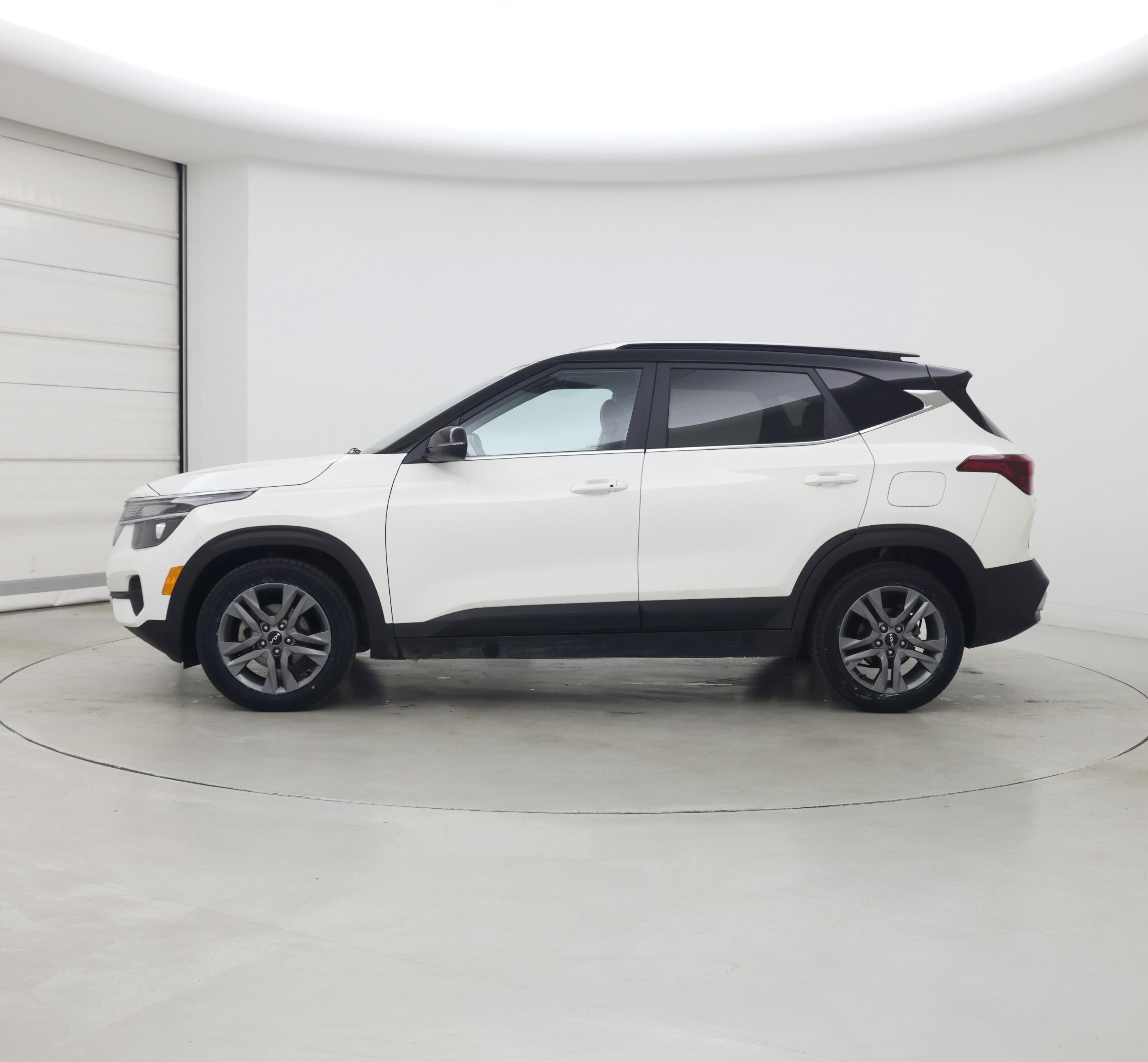 Thumbnail: 2023 Kia Seltos - 3