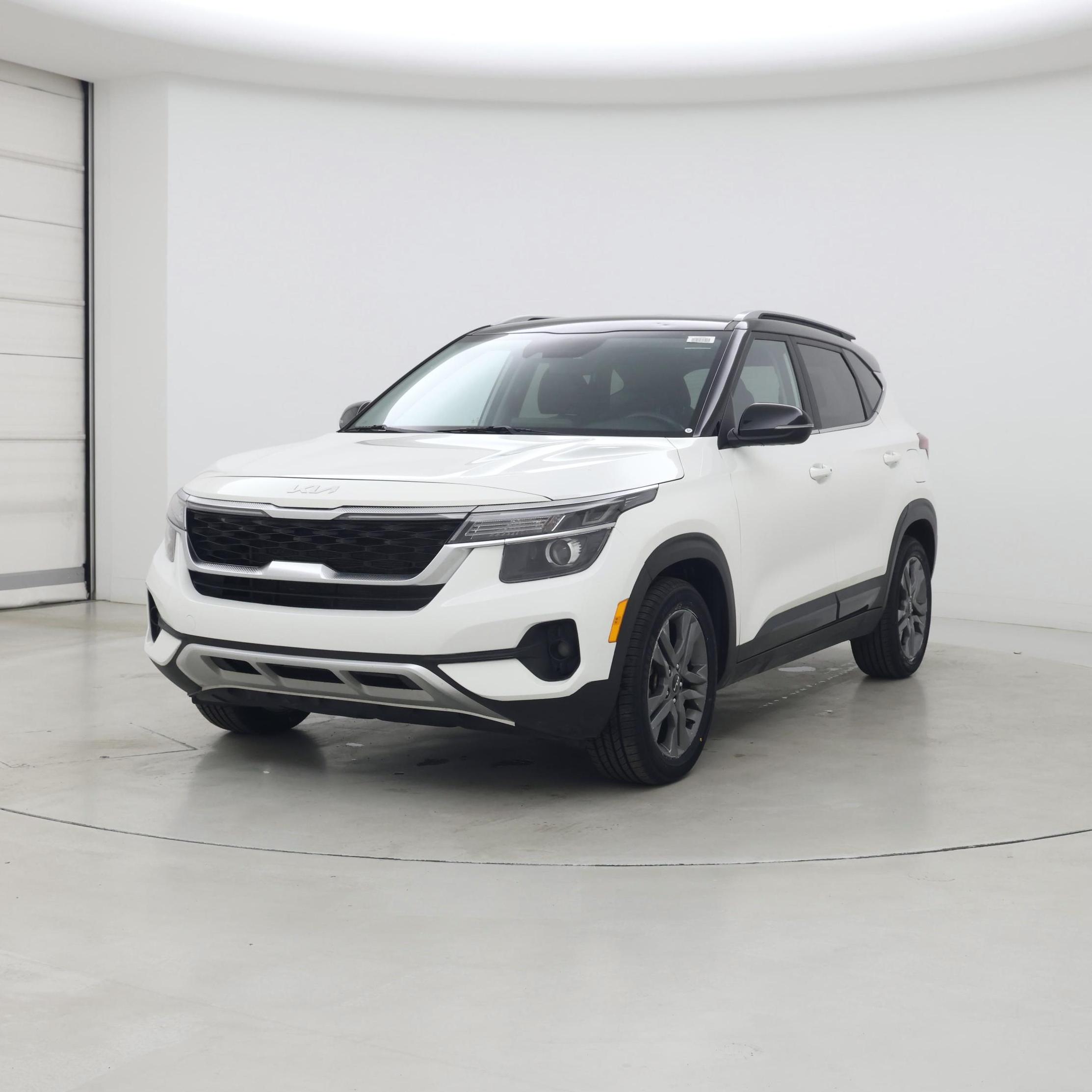 Thumbnail: 2023 Kia Seltos - 4