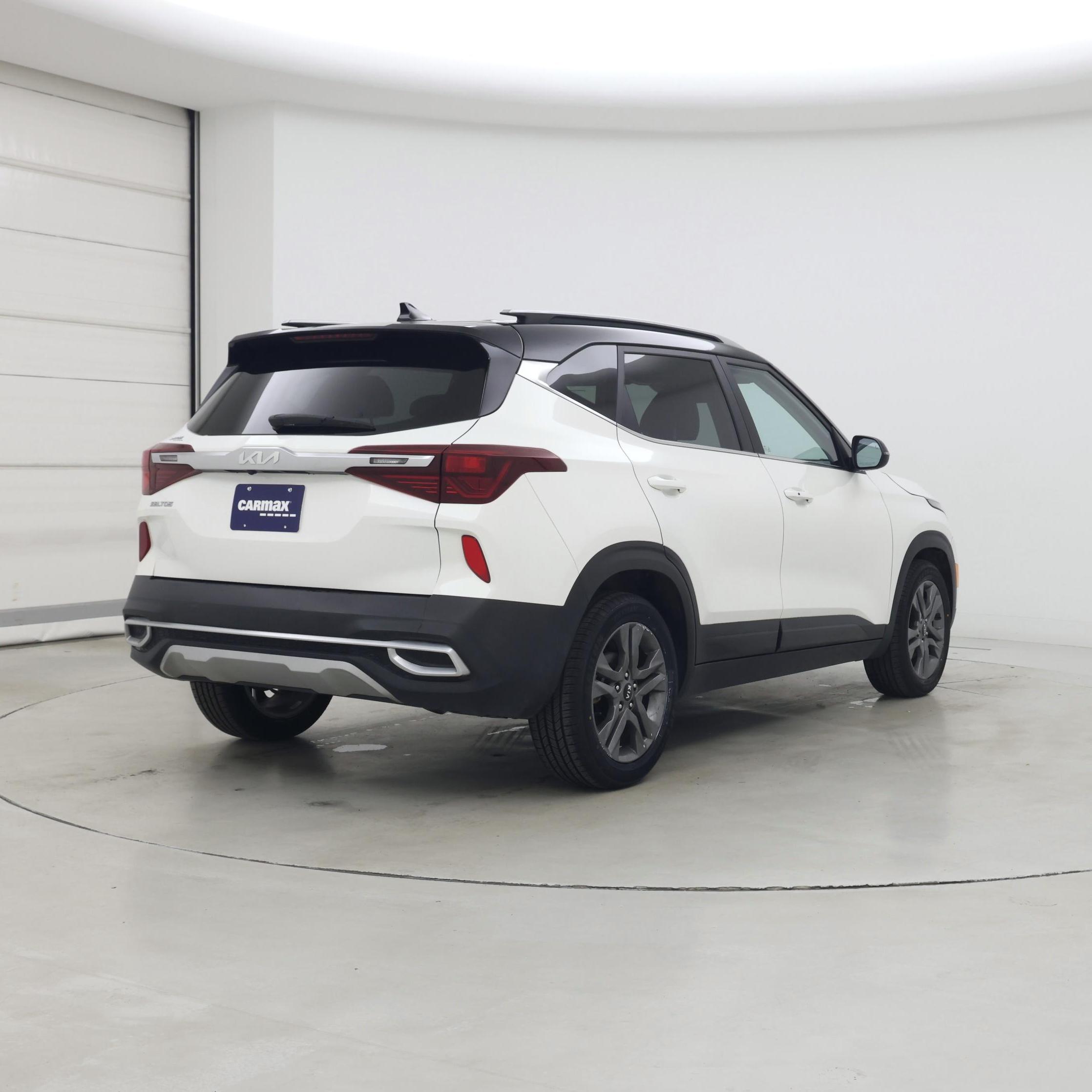 Thumbnail: 2023 Kia Seltos - 8