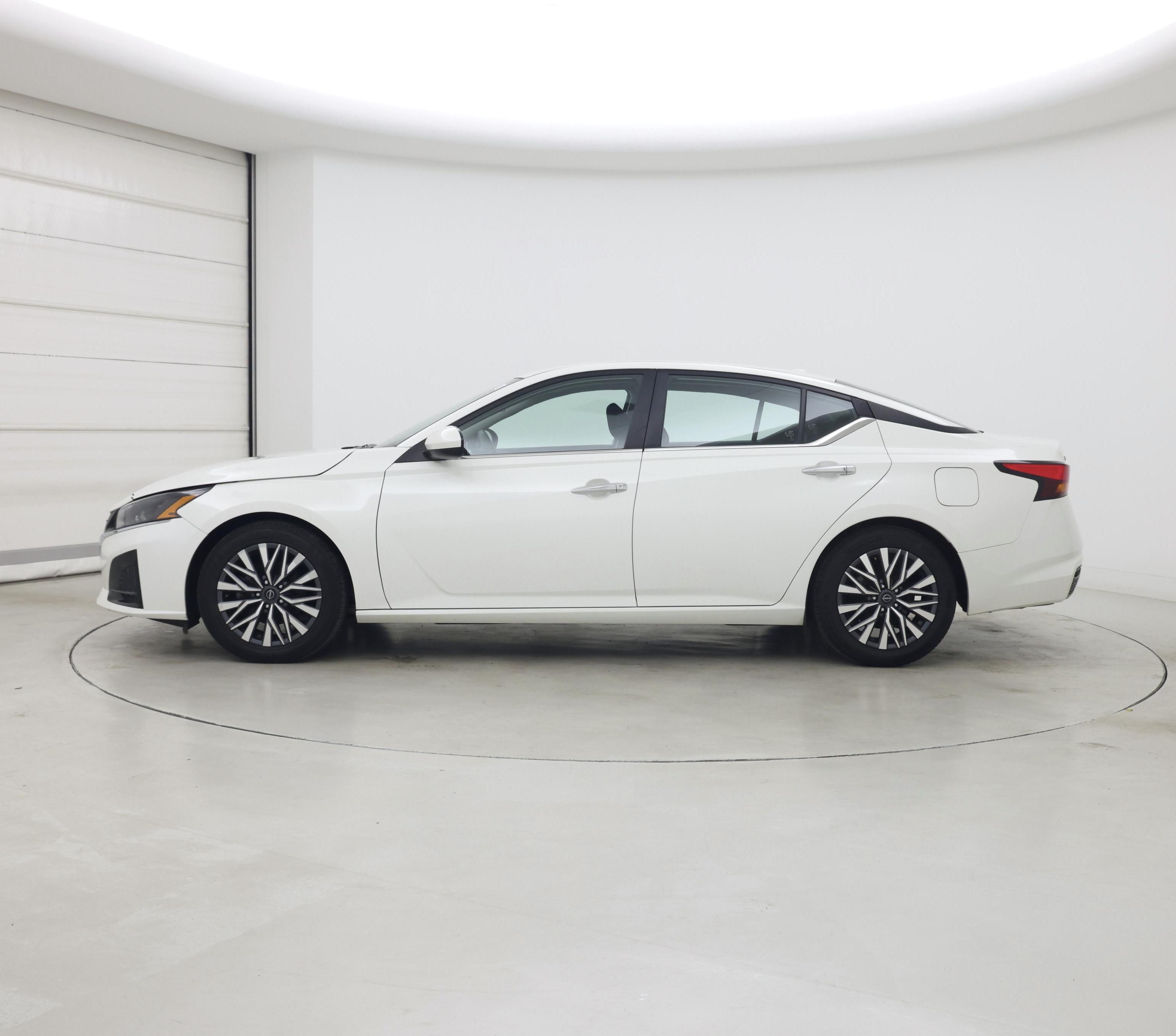 Thumbnail: 2023 Nissan Altima - 3