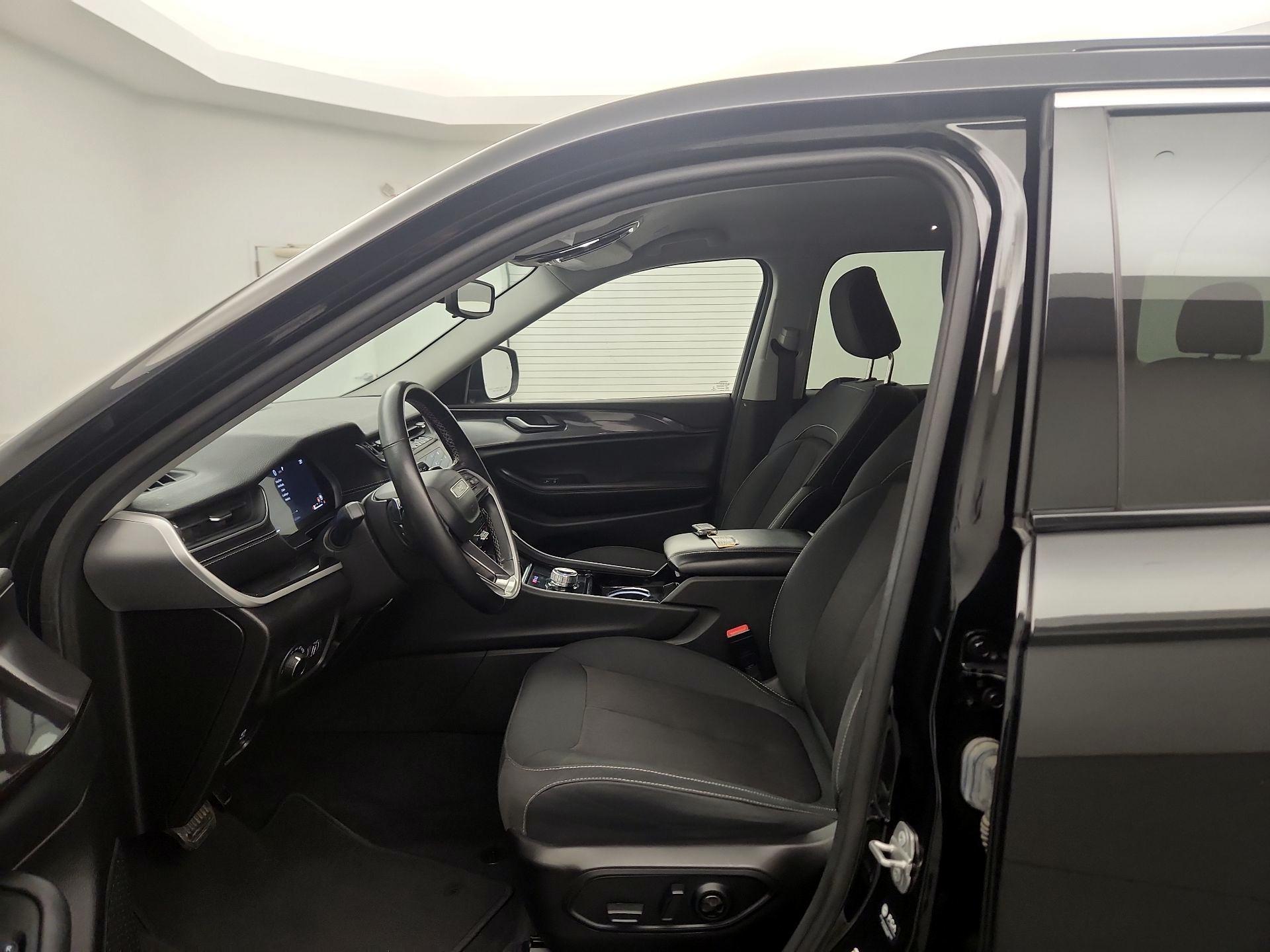 Thumbnail: 2022 Jeep Grand Cherokee - 9