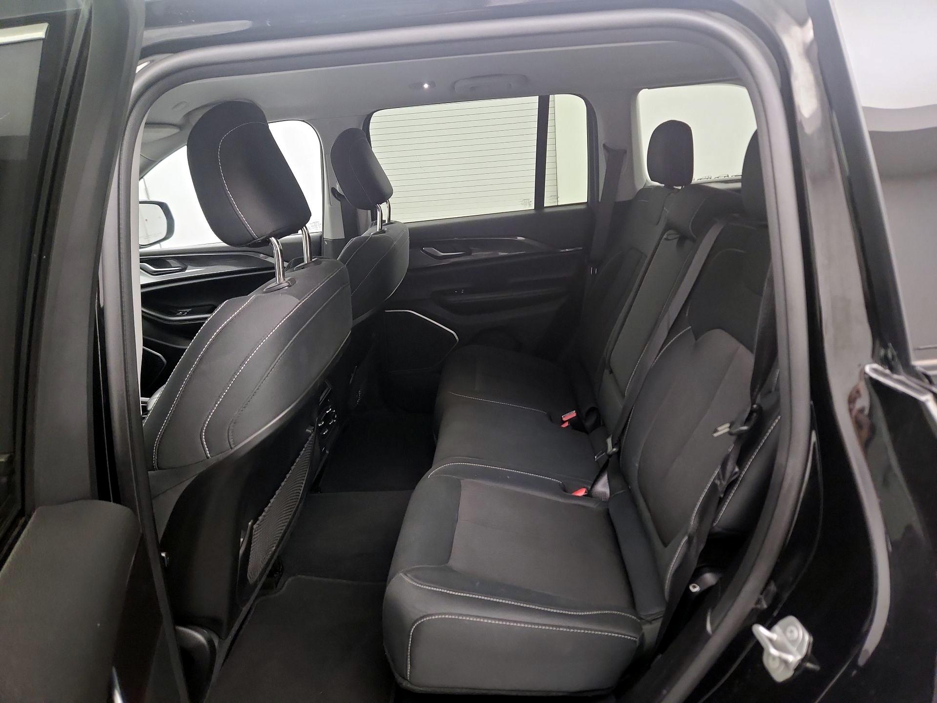 Thumbnail: 2022 Jeep Grand Cherokee - 17