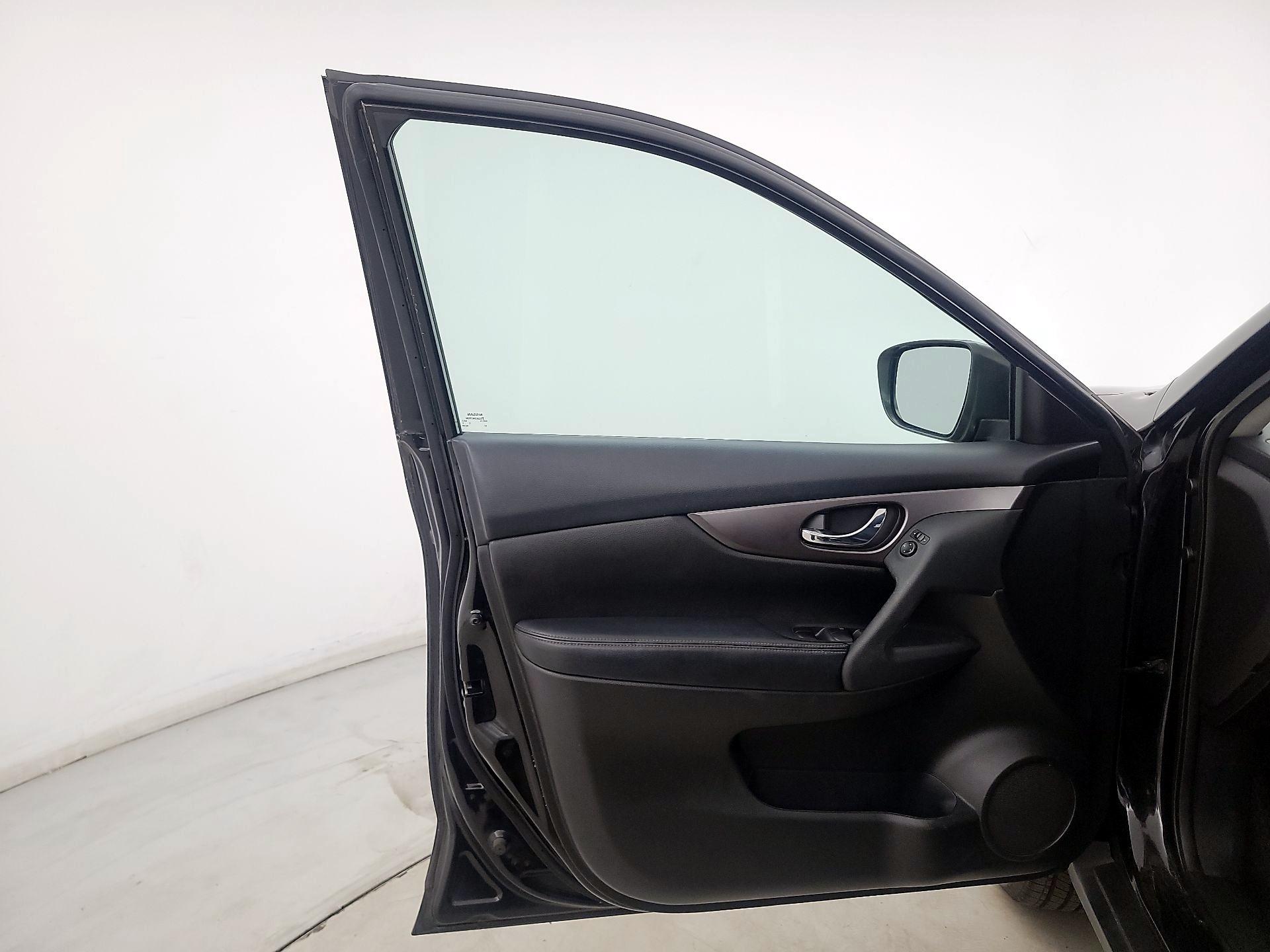 Thumbnail: 2016 Nissan Rogue - 12