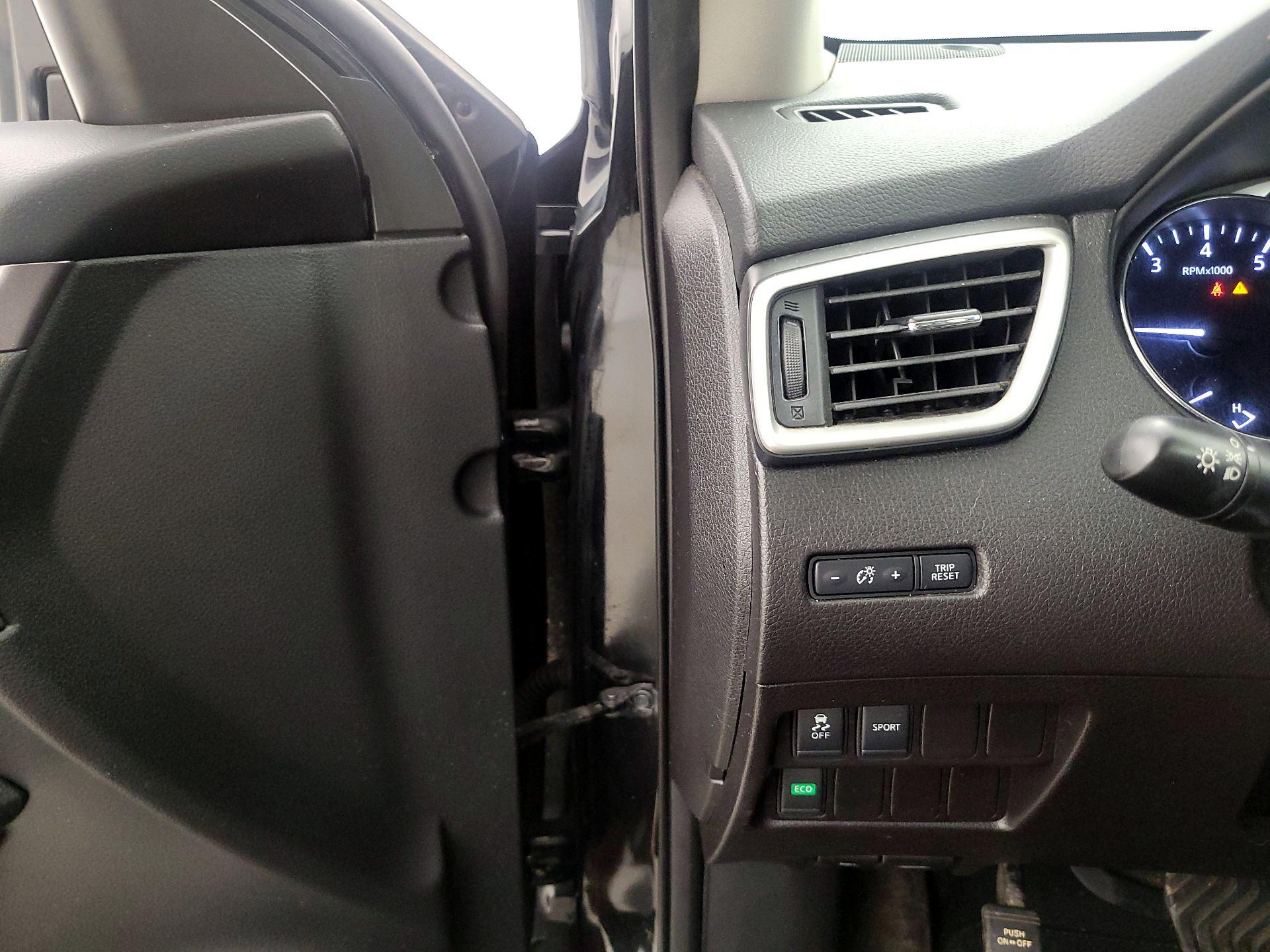 Thumbnail: 2016 Nissan Rogue - 13