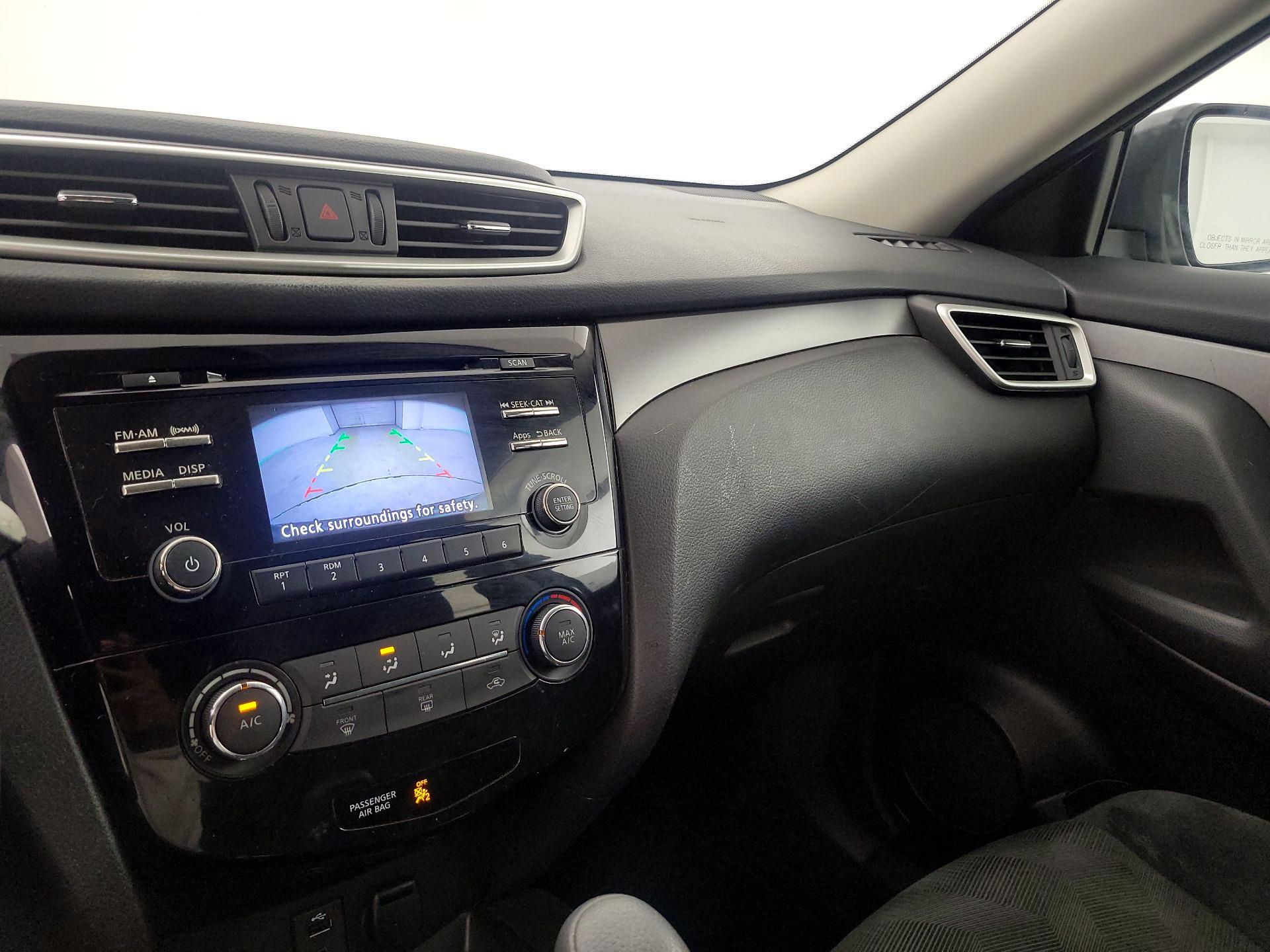 Thumbnail: 2016 Nissan Rogue - 14