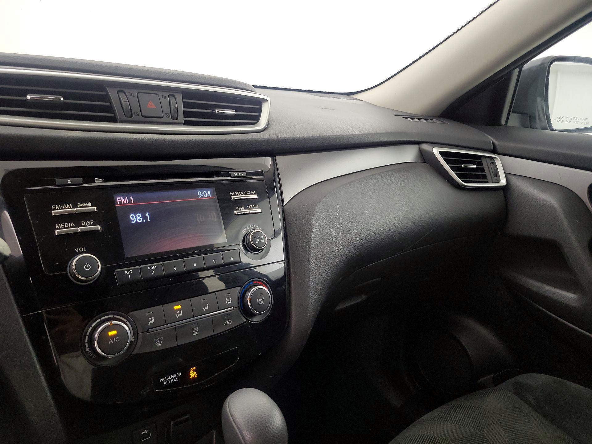 Thumbnail: 2016 Nissan Rogue - 15