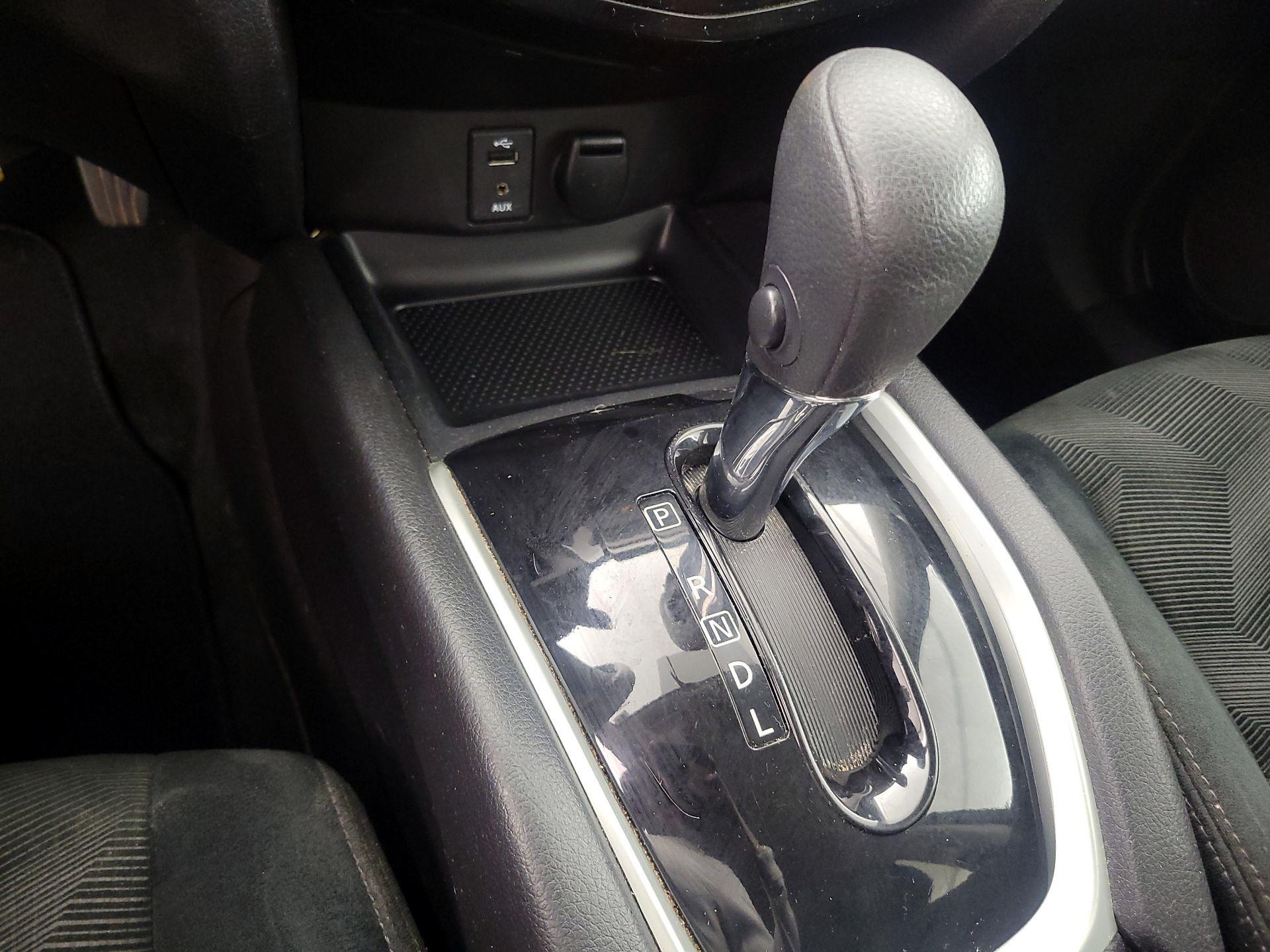 Thumbnail: 2016 Nissan Rogue - 17