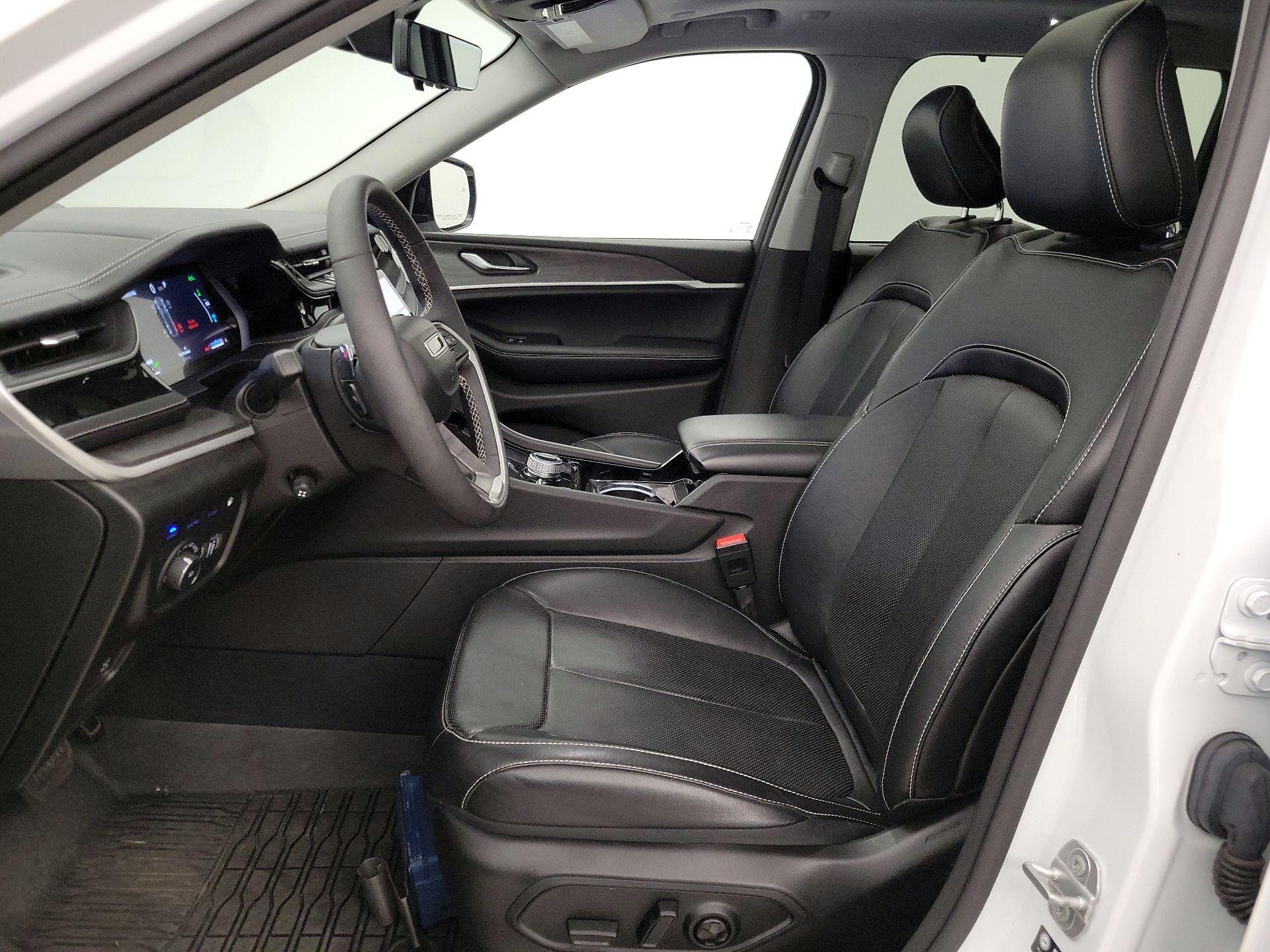 Thumbnail: 2022 Jeep Grand Cherokee - 11