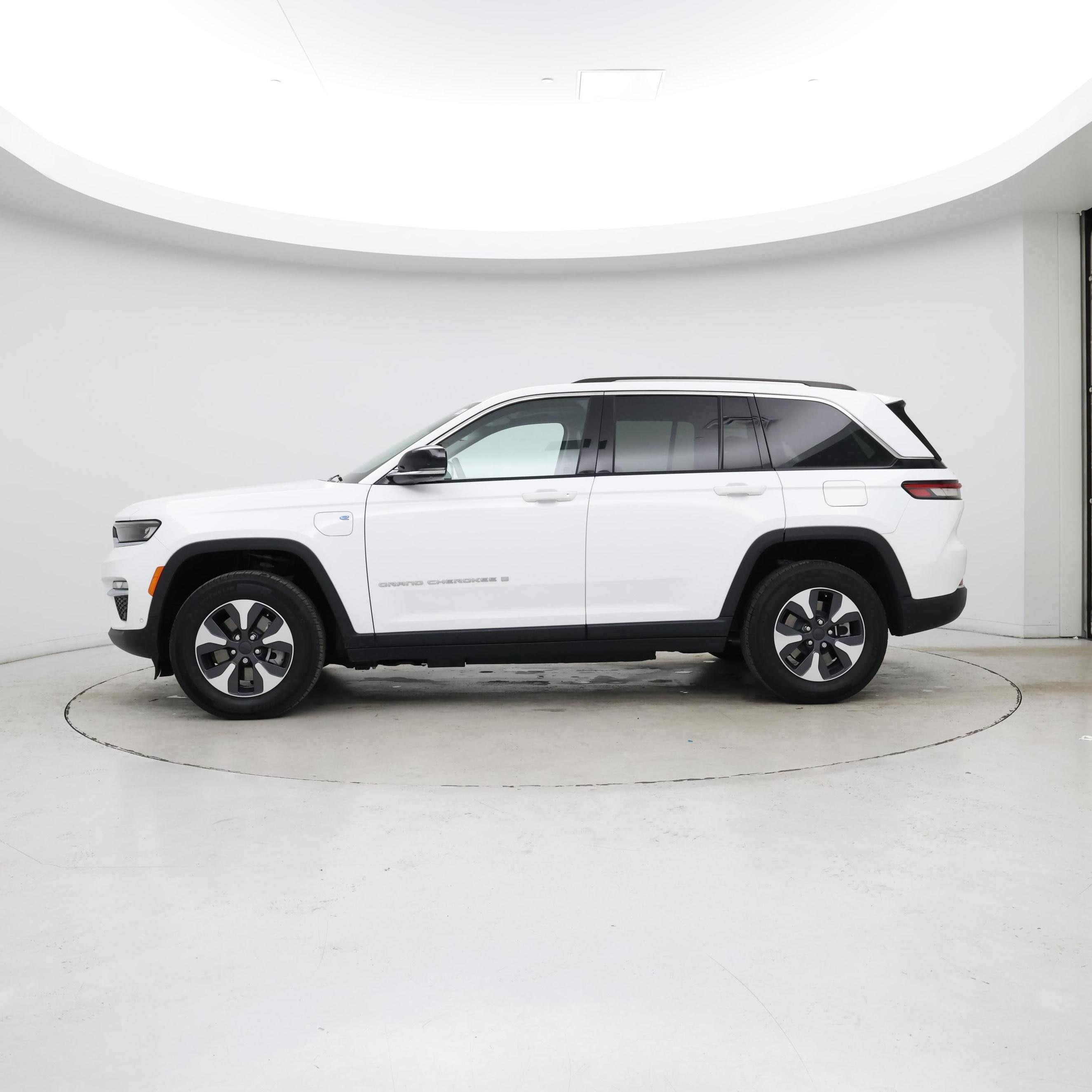 Thumbnail: 2022 Jeep Grand Cherokee - 3