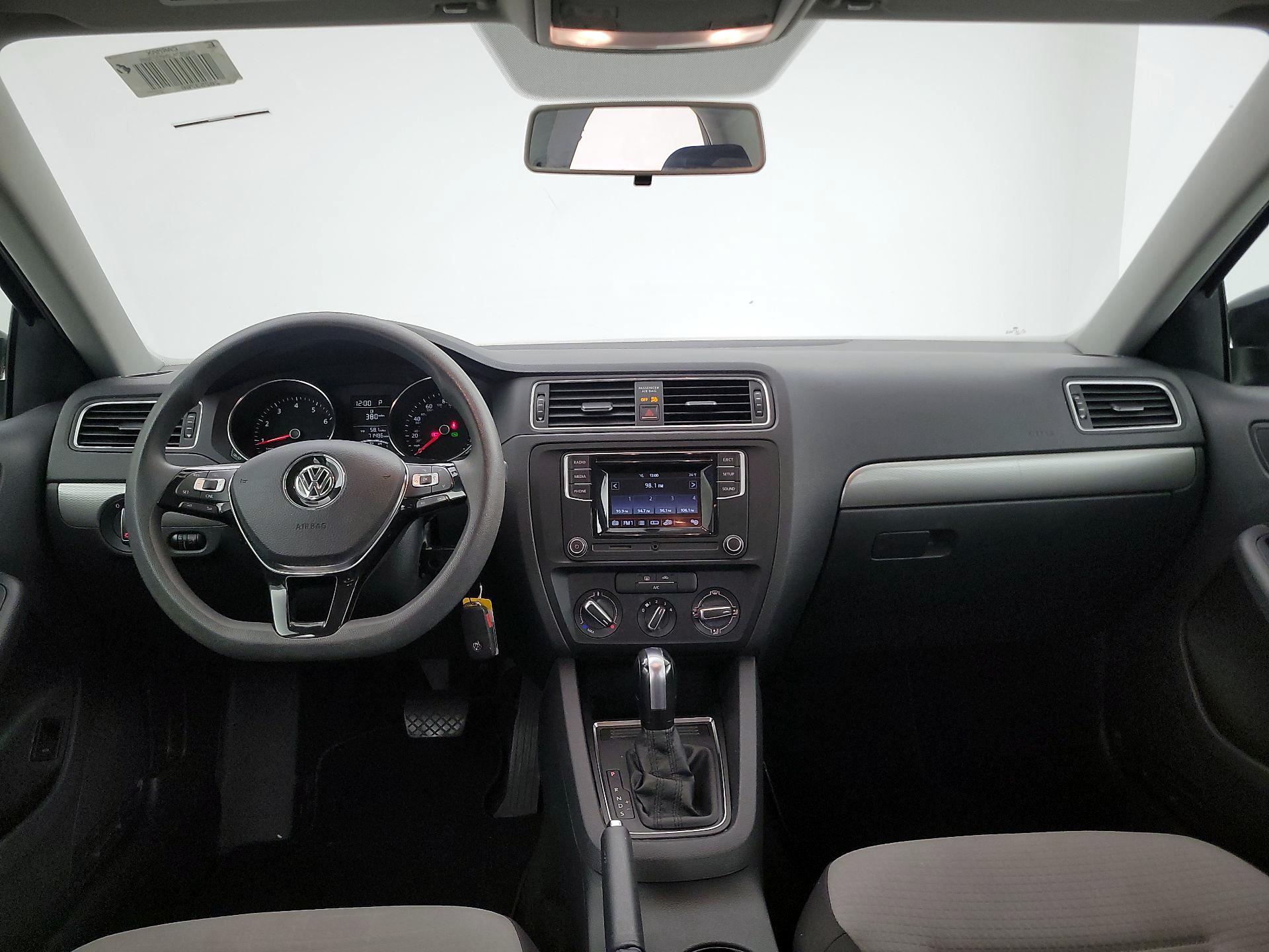 Thumbnail: 2017 Volkswagen Jetta - 9