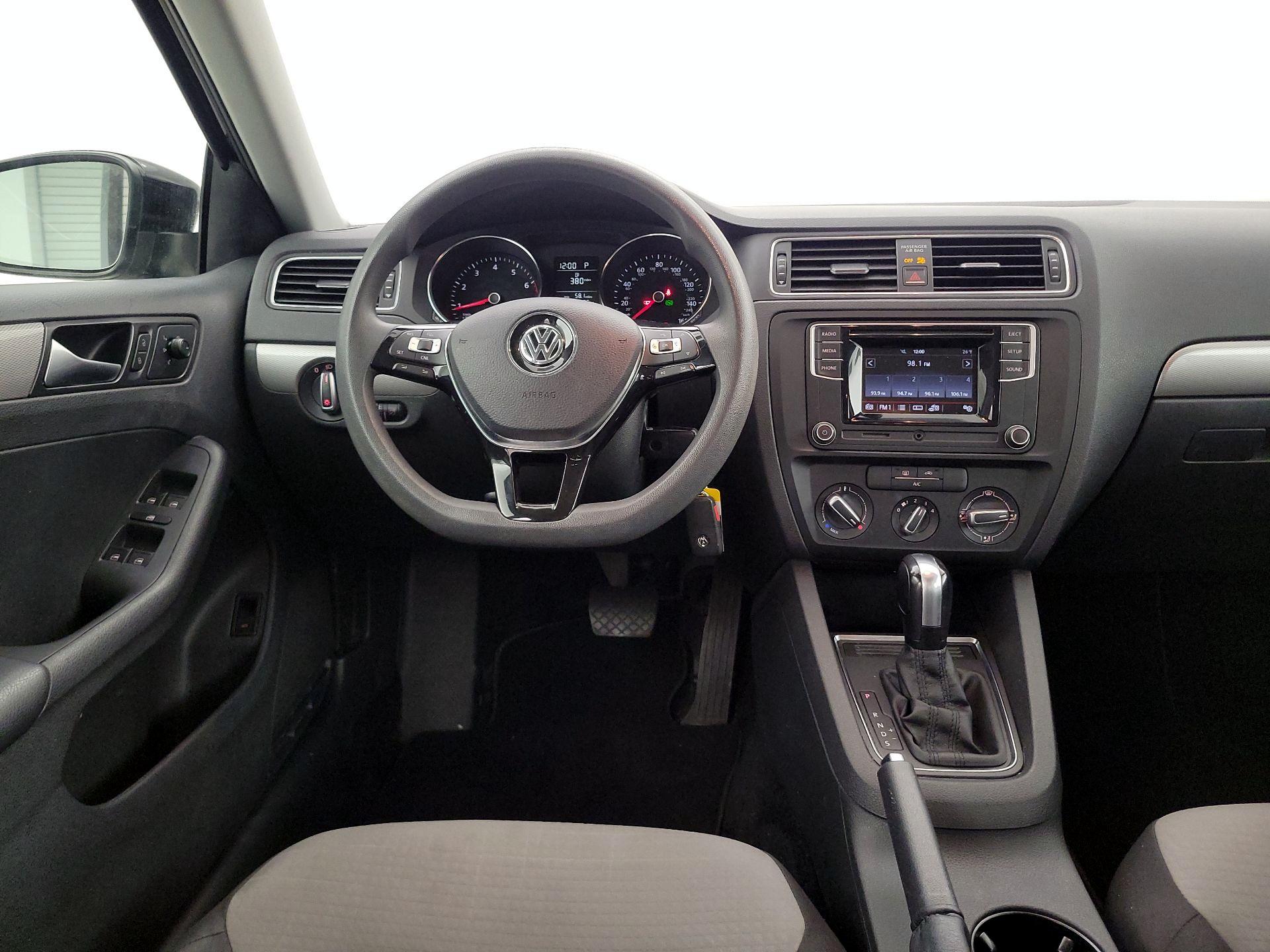 Thumbnail: 2017 Volkswagen Jetta - 10