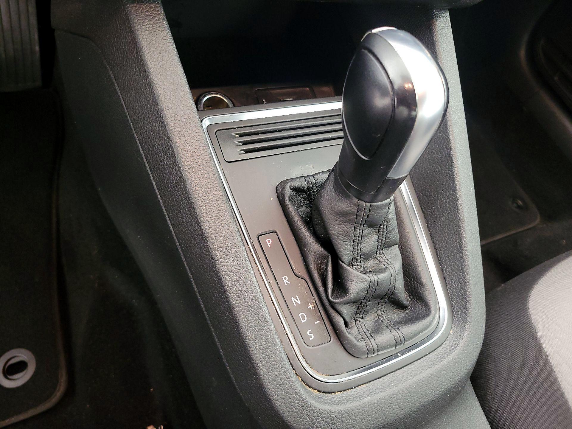 Thumbnail: 2017 Volkswagen Jetta - 17