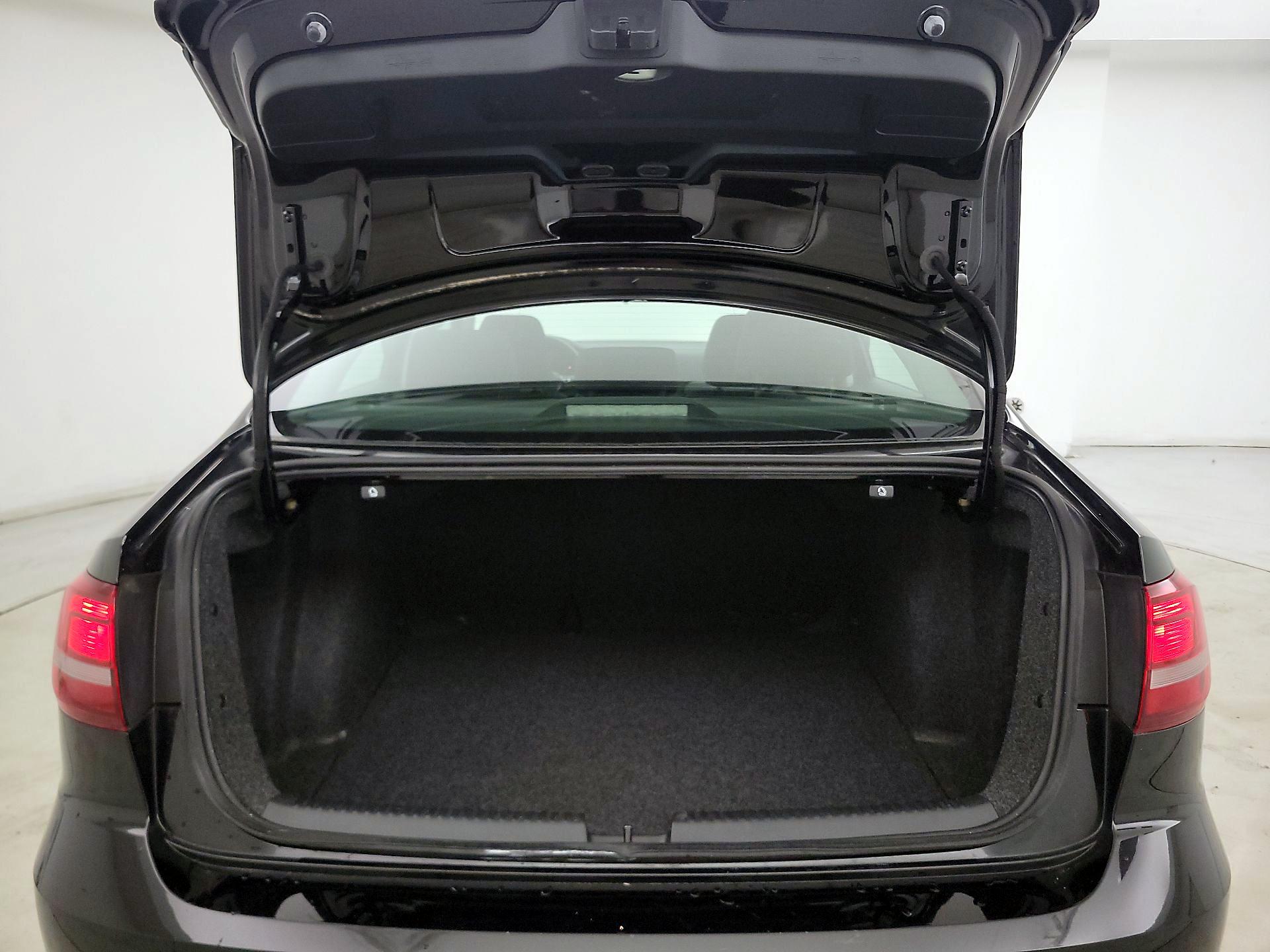 Thumbnail: 2017 Volkswagen Jetta - 20