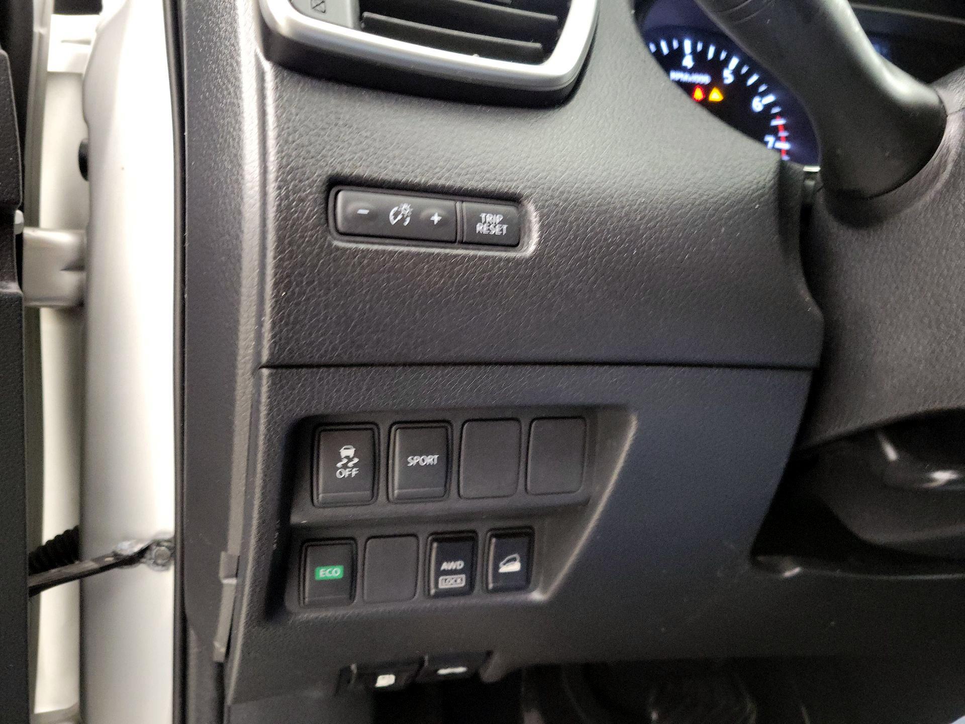 Thumbnail: 2016 Nissan Rogue - 13