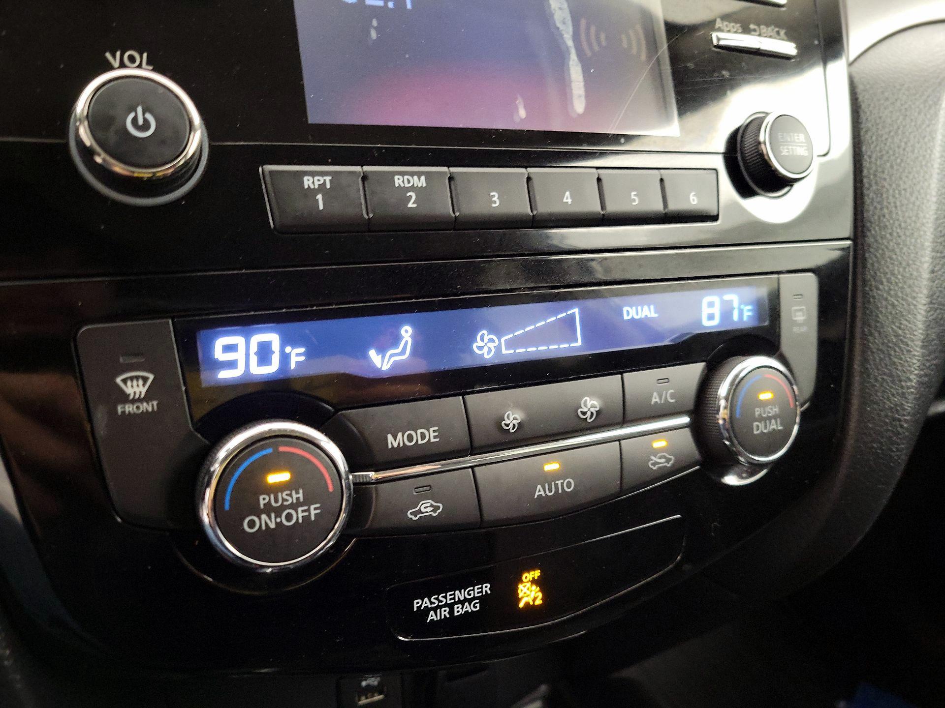 Thumbnail: 2016 Nissan Rogue - 16