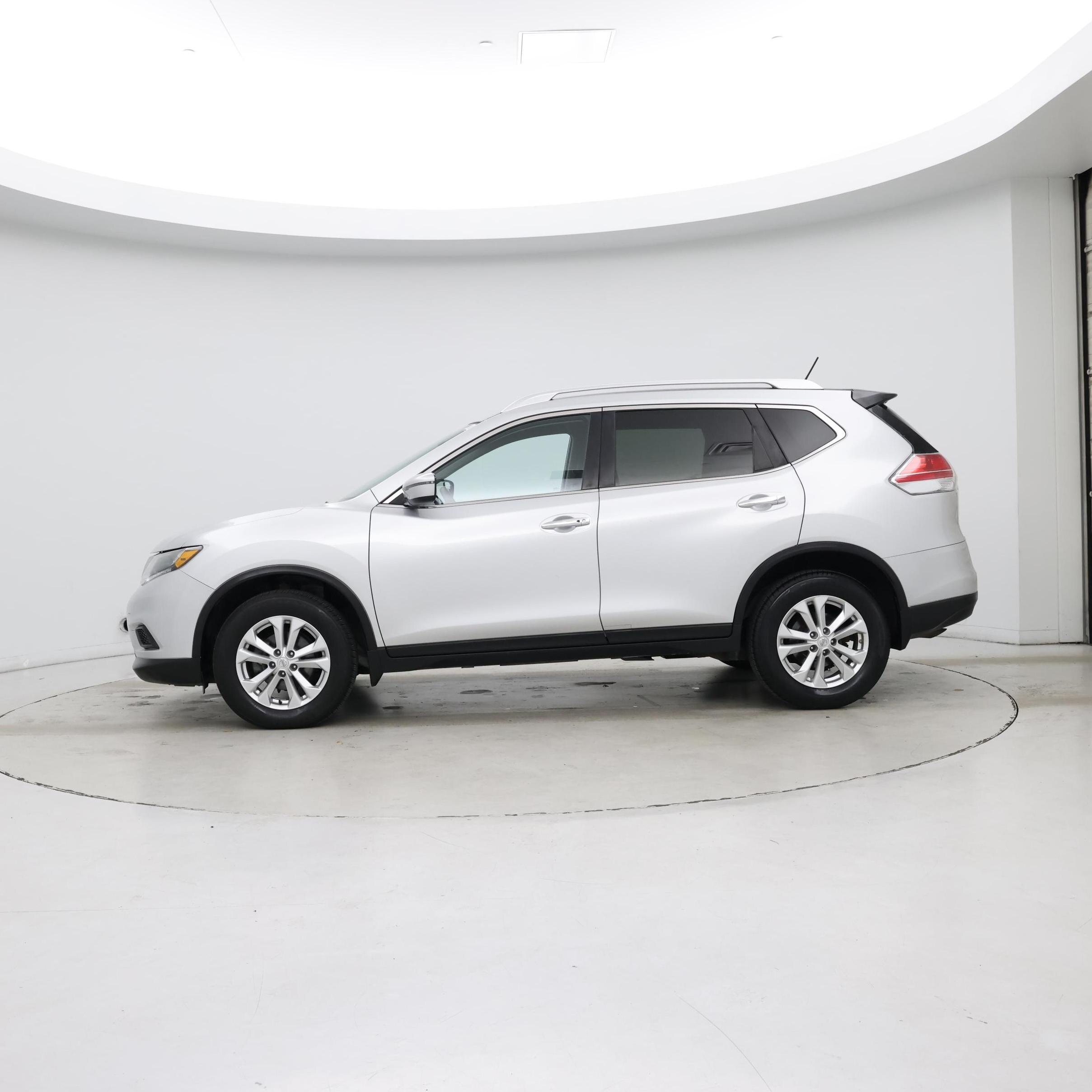 Thumbnail: 2016 Nissan Rogue - 3
