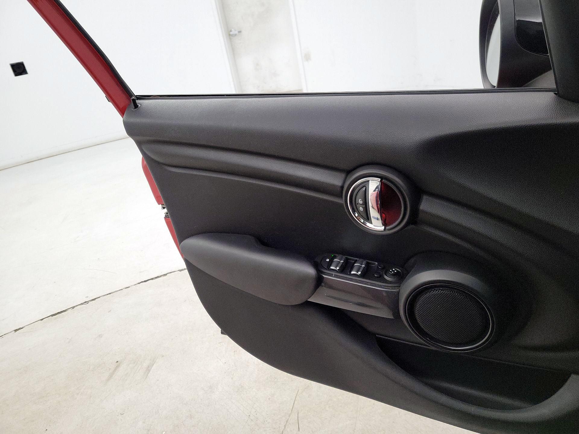 Thumbnail: 2015 MINI Cooper Hardtop - 12