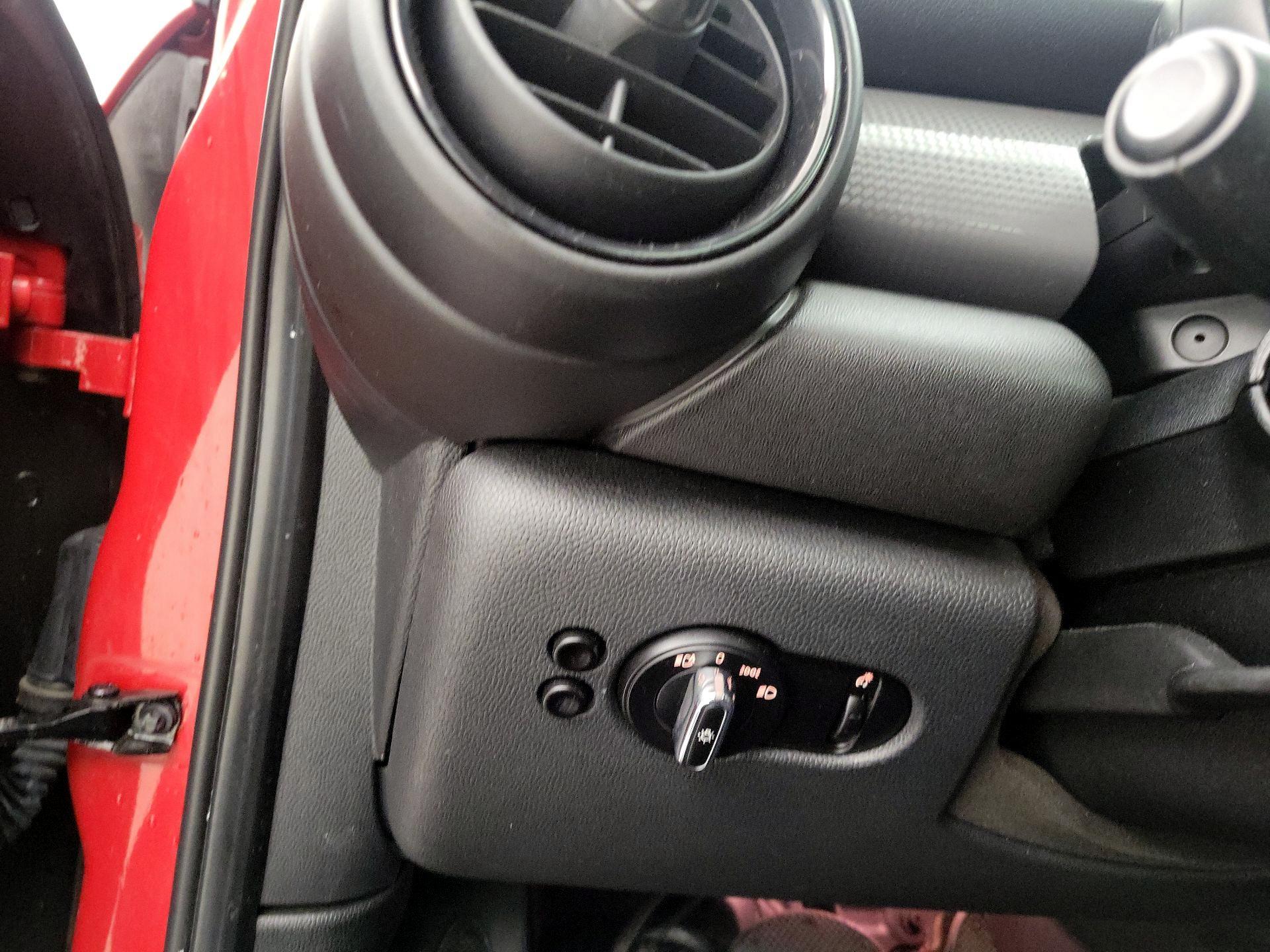 Thumbnail: 2015 MINI Cooper Hardtop - 13