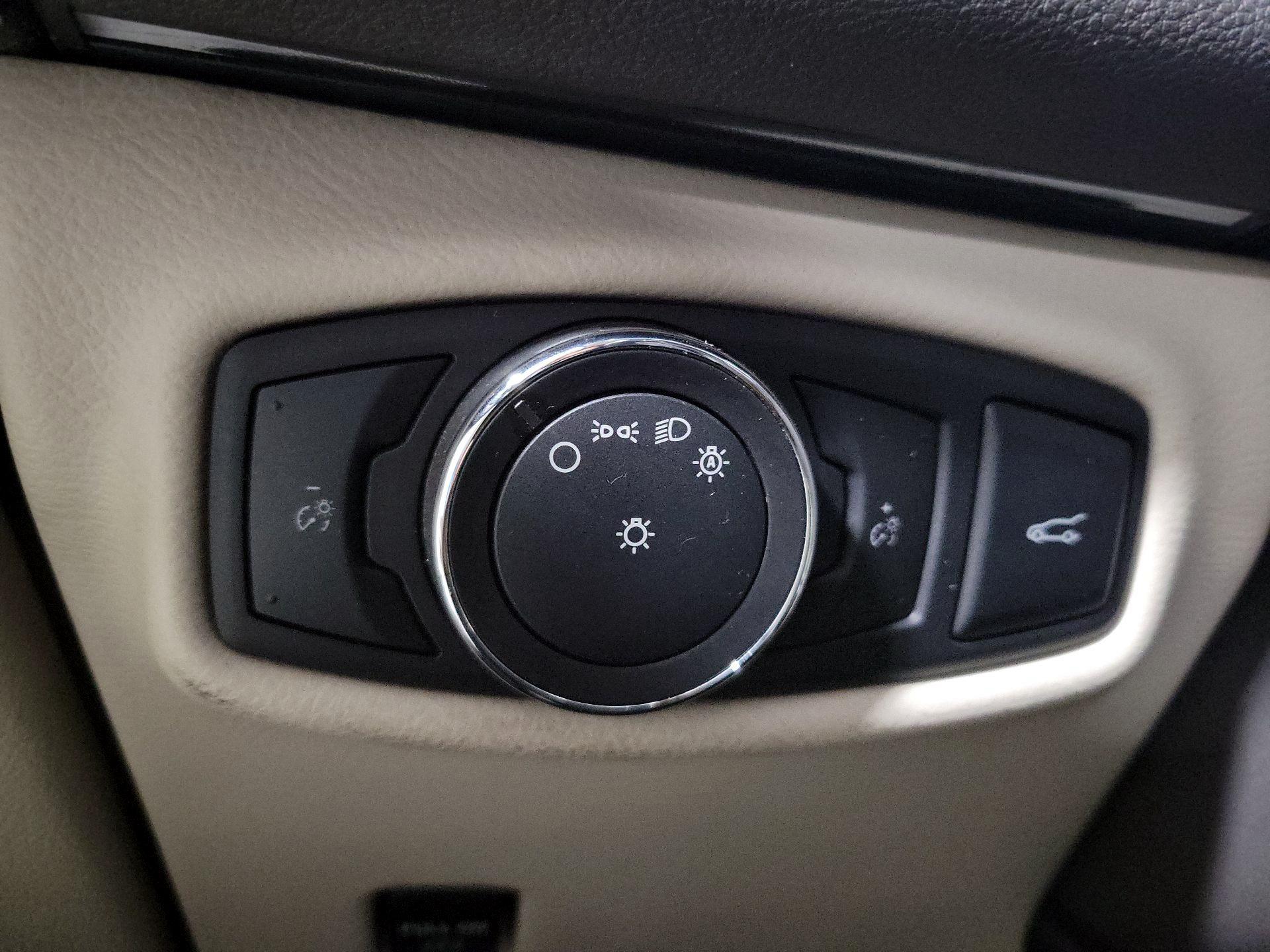 Thumbnail: 2016 Lincoln MKZ - 13