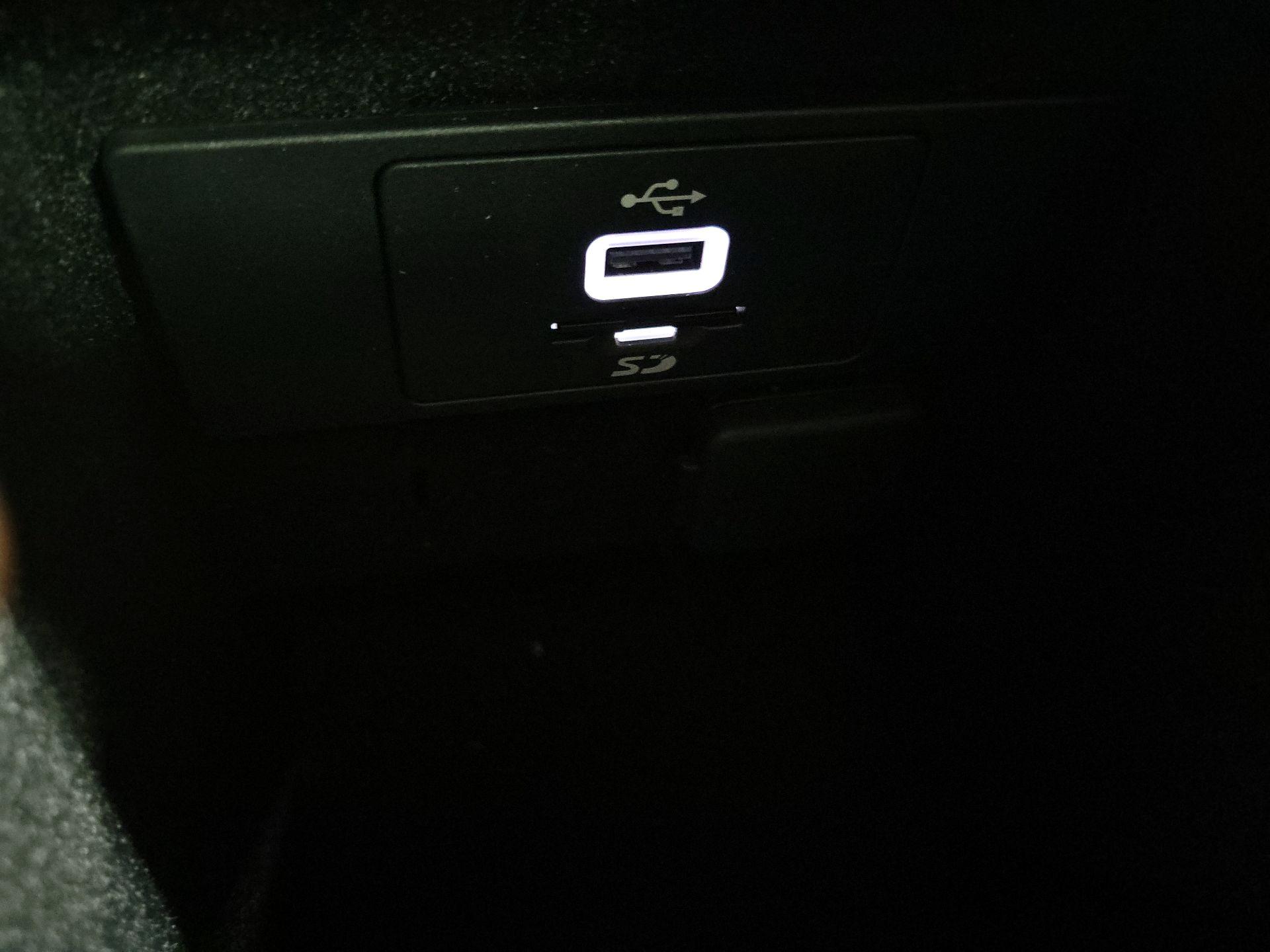 Thumbnail: 2016 Lincoln MKZ - 18