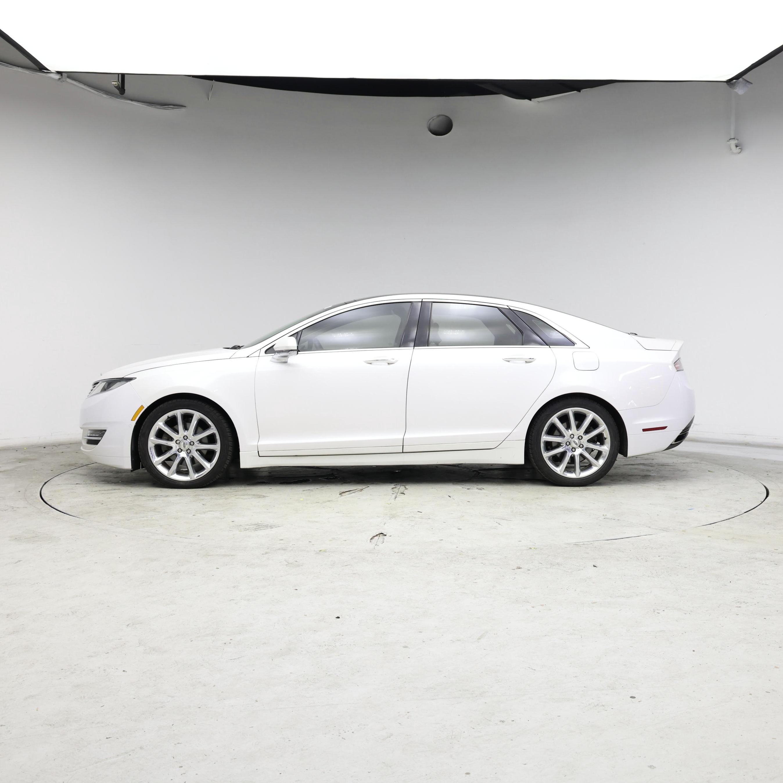 Thumbnail: 2016 Lincoln MKZ - 3