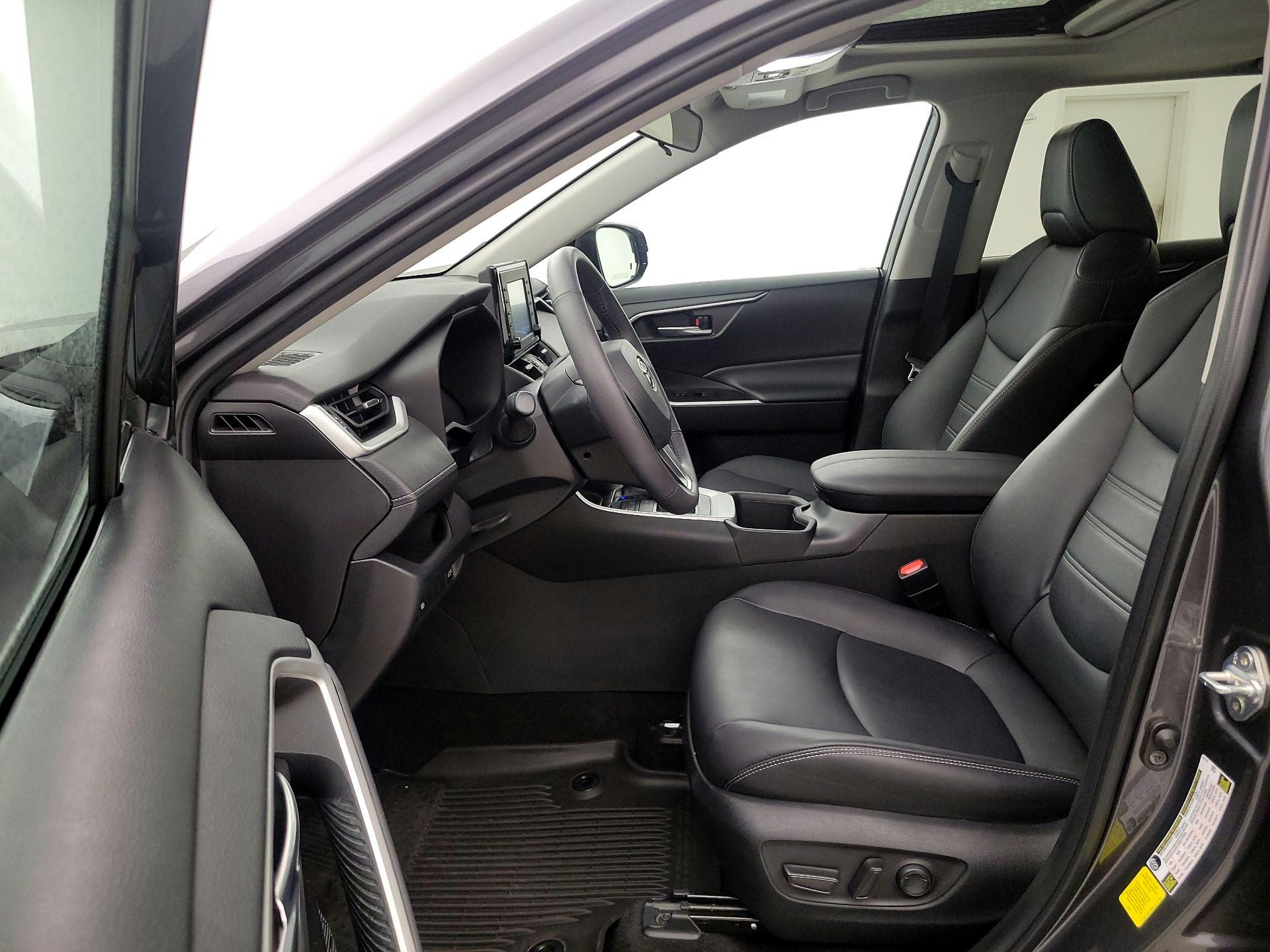 Thumbnail: 2022 Toyota RAV4 - 11