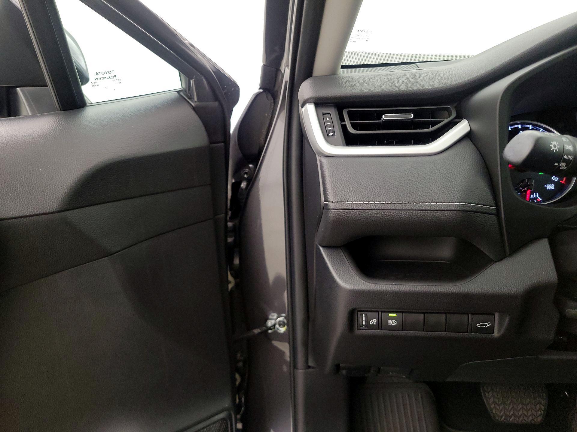 Thumbnail: 2022 Toyota RAV4 - 13