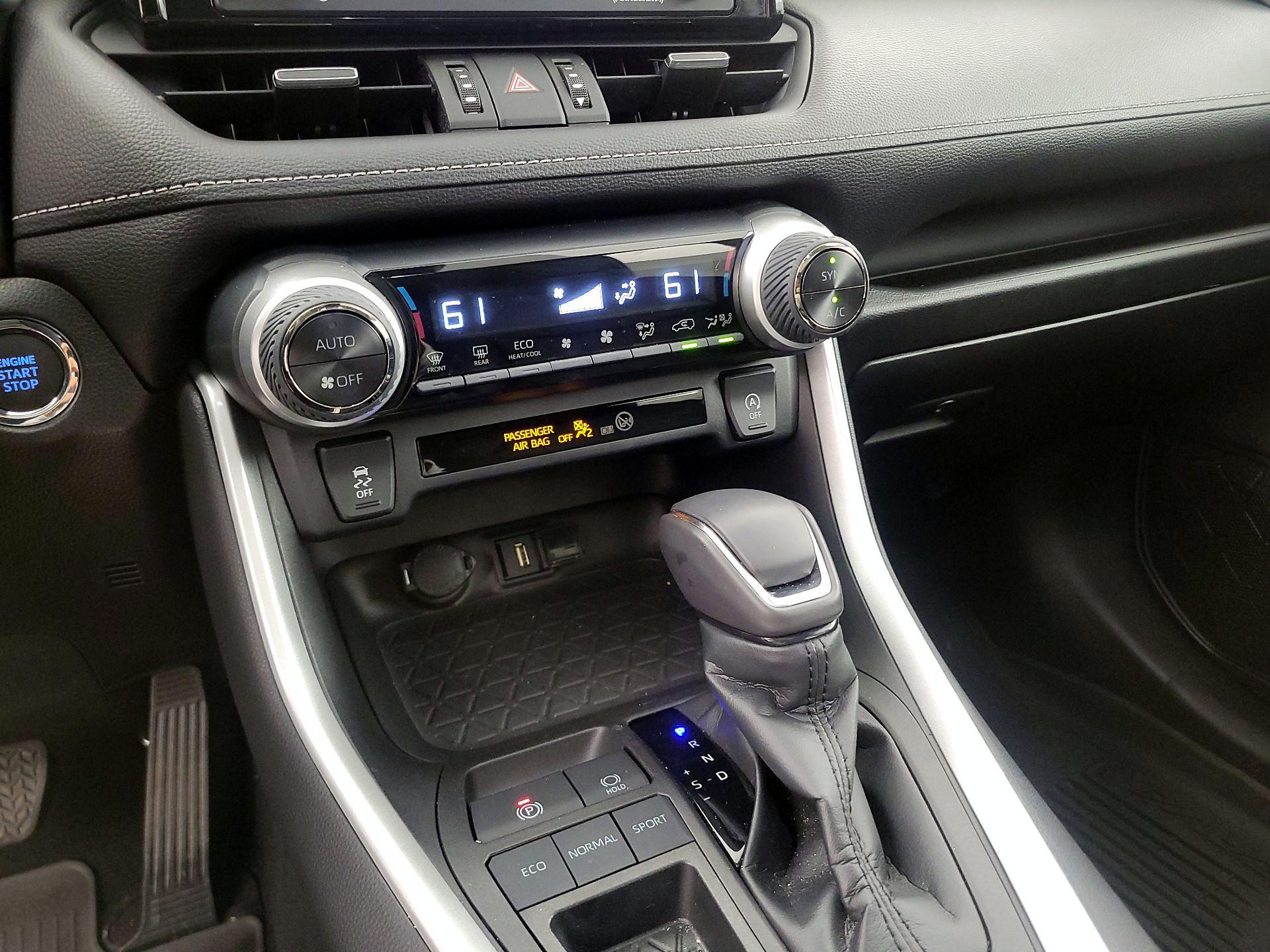 Thumbnail: 2022 Toyota RAV4 - 16