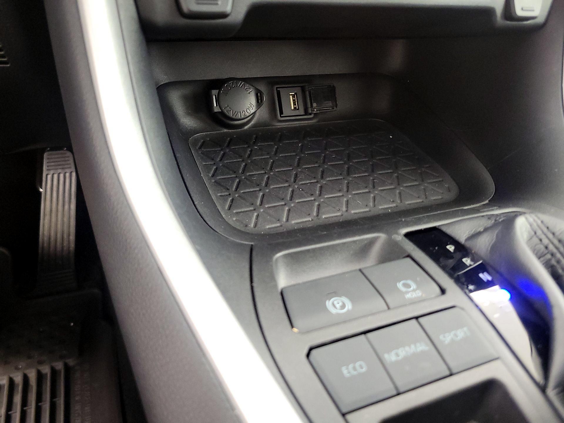 Thumbnail: 2022 Toyota RAV4 - 18