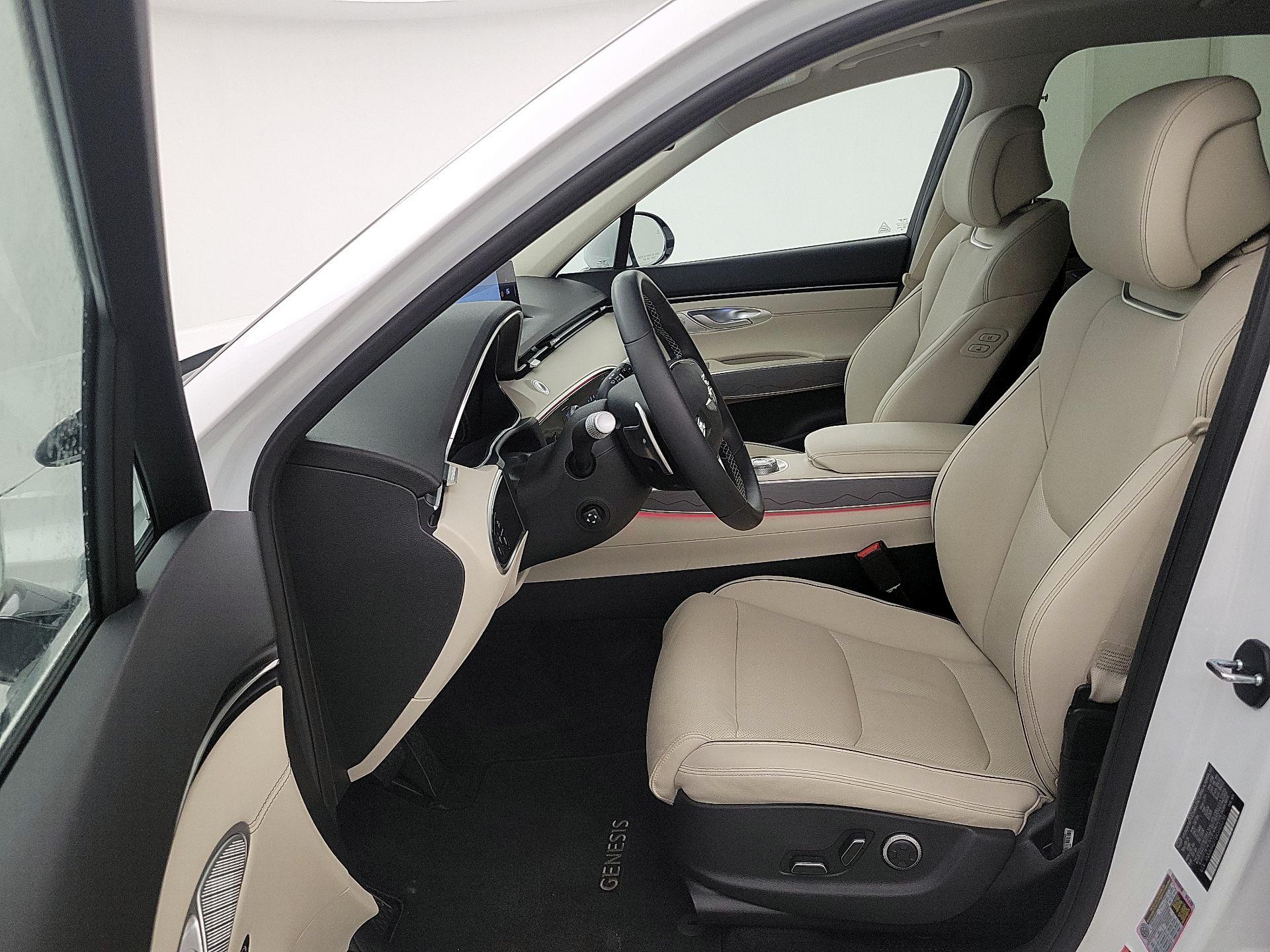 Thumbnail: 2025 Genesis GV70 - 11