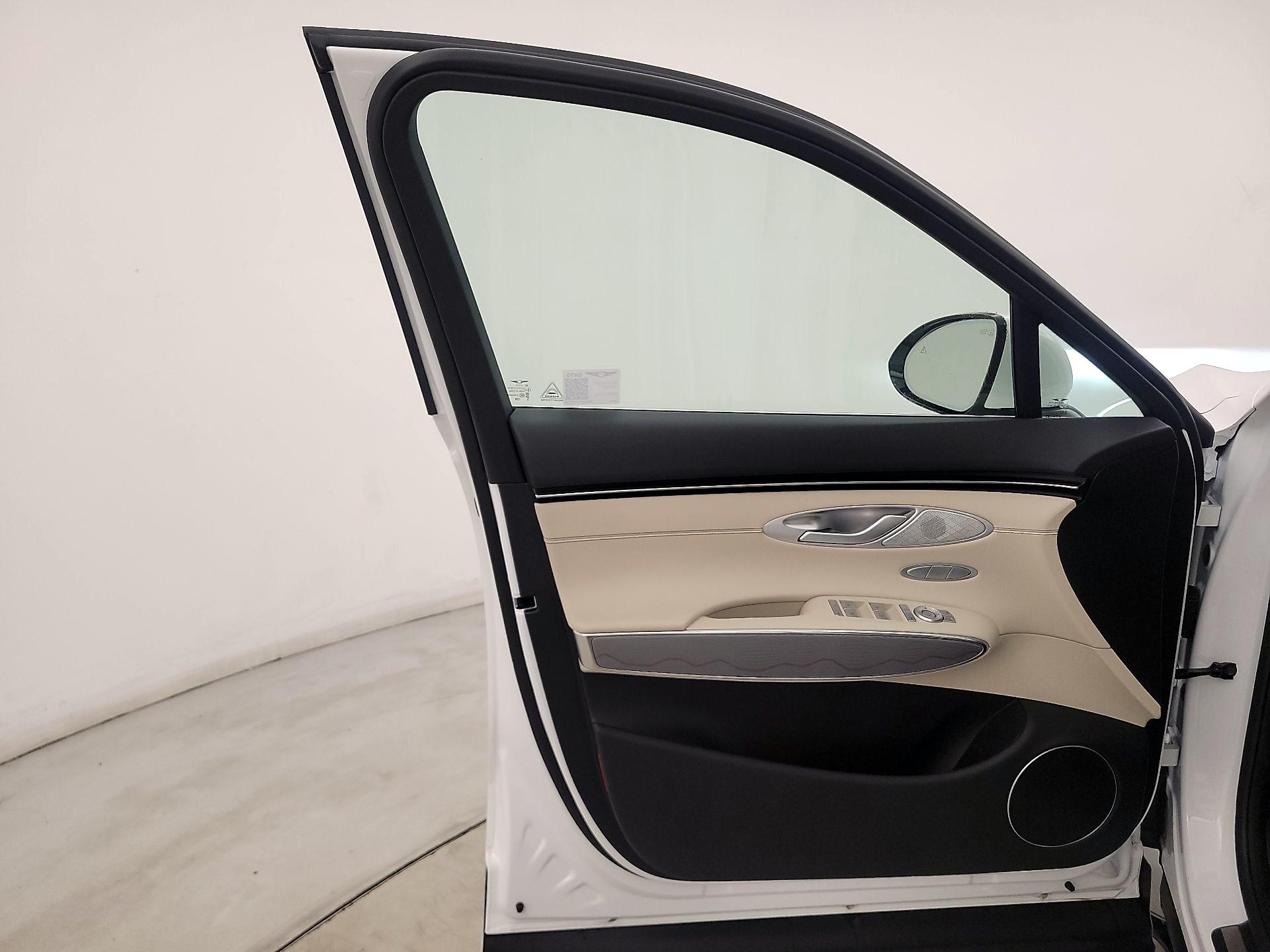 Thumbnail: 2025 Genesis GV70 - 12