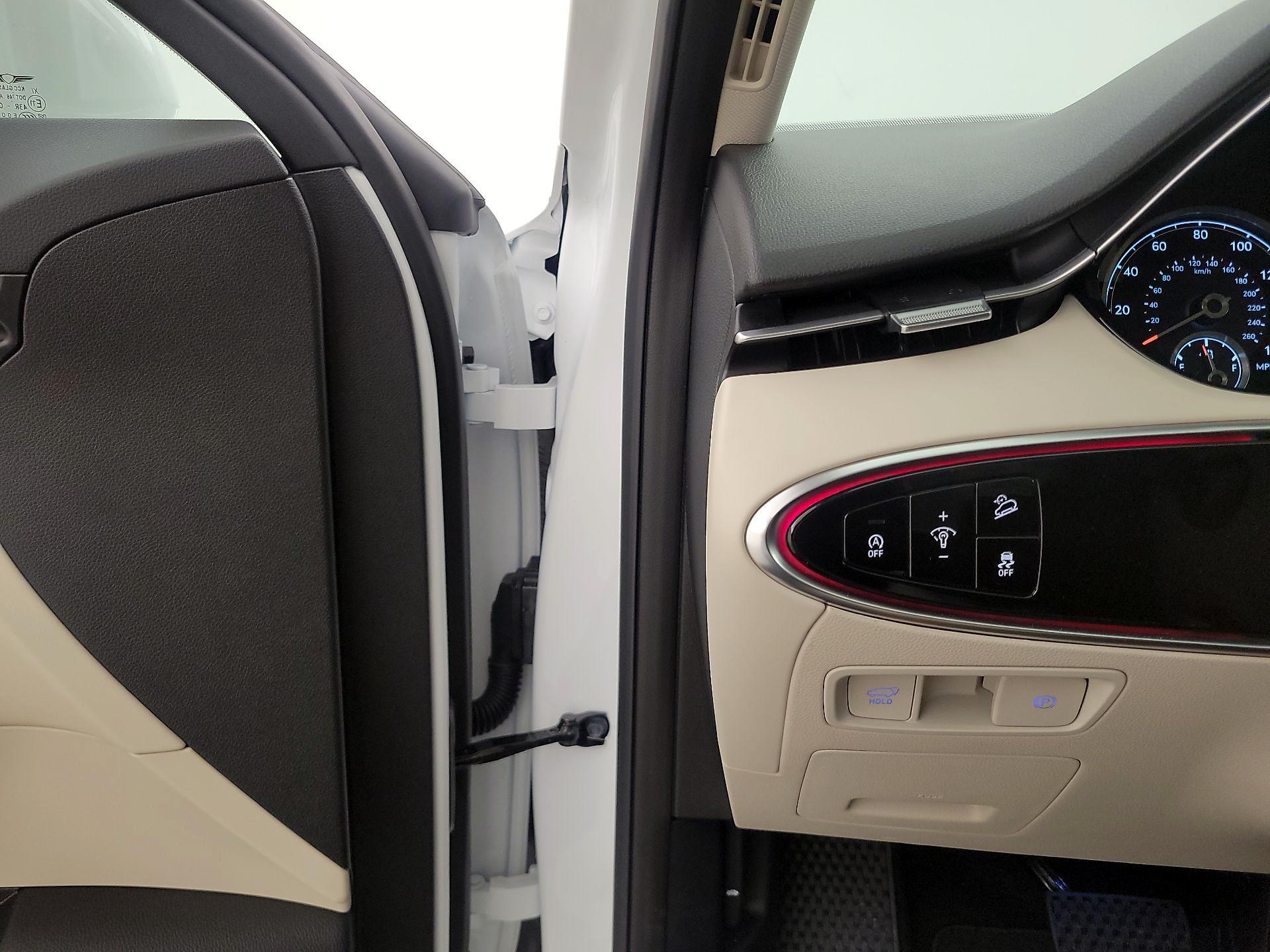 Thumbnail: 2025 Genesis GV70 - 13