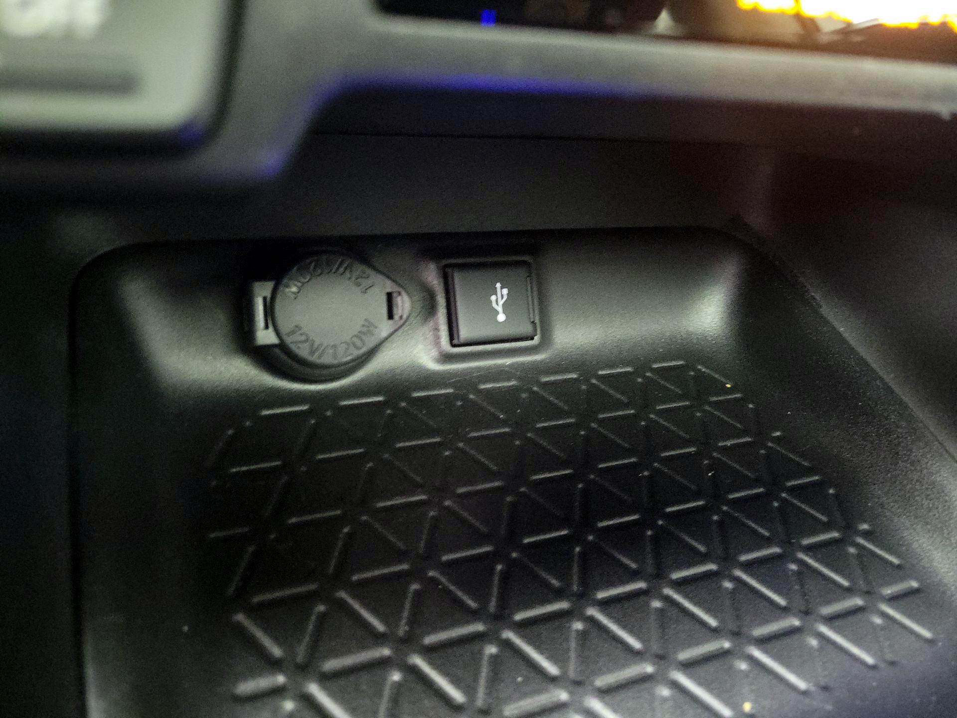 Thumbnail: 2022 Toyota RAV4 - 18