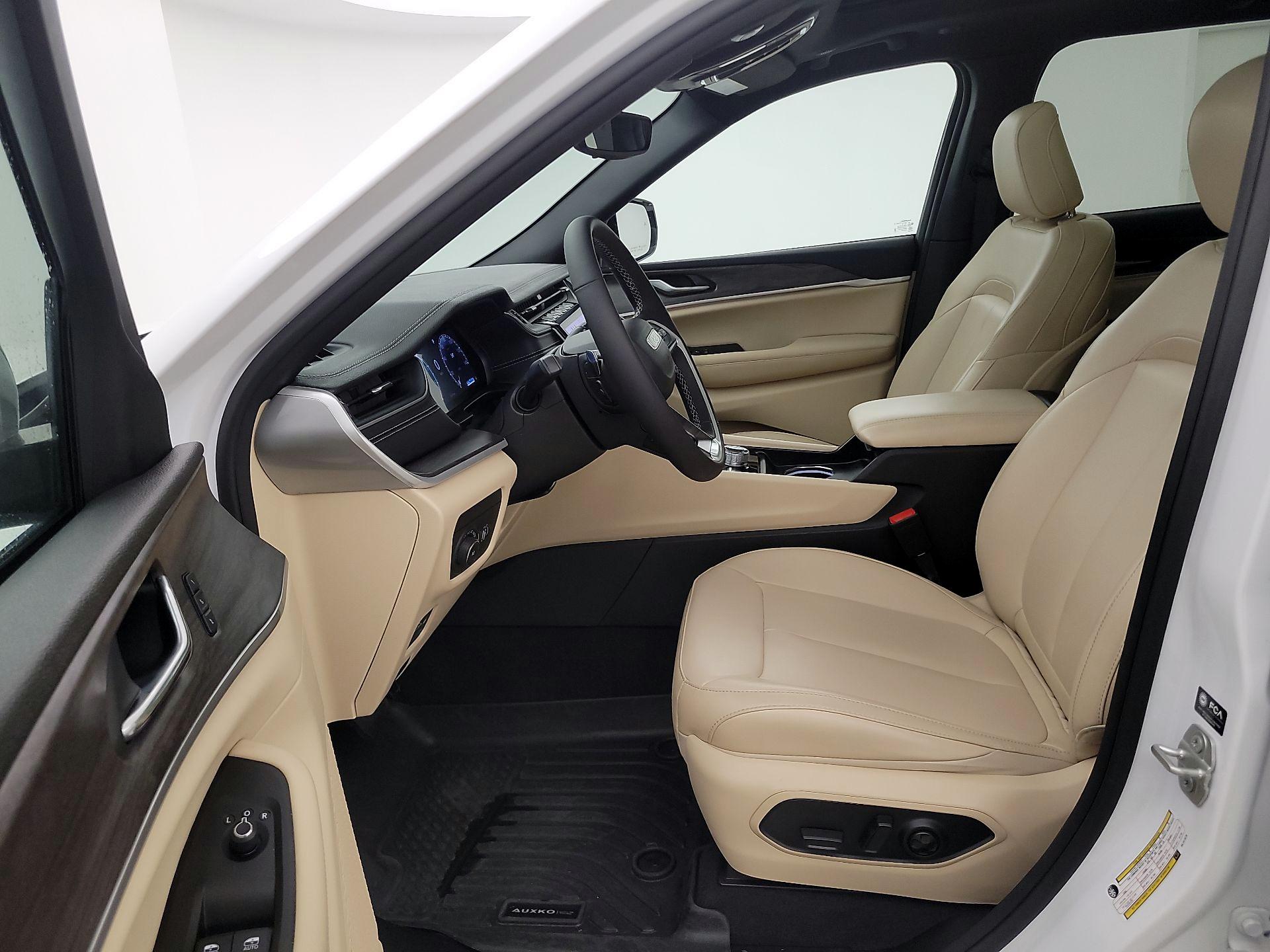 Thumbnail: 2024 Jeep Grand Cherokee - 11