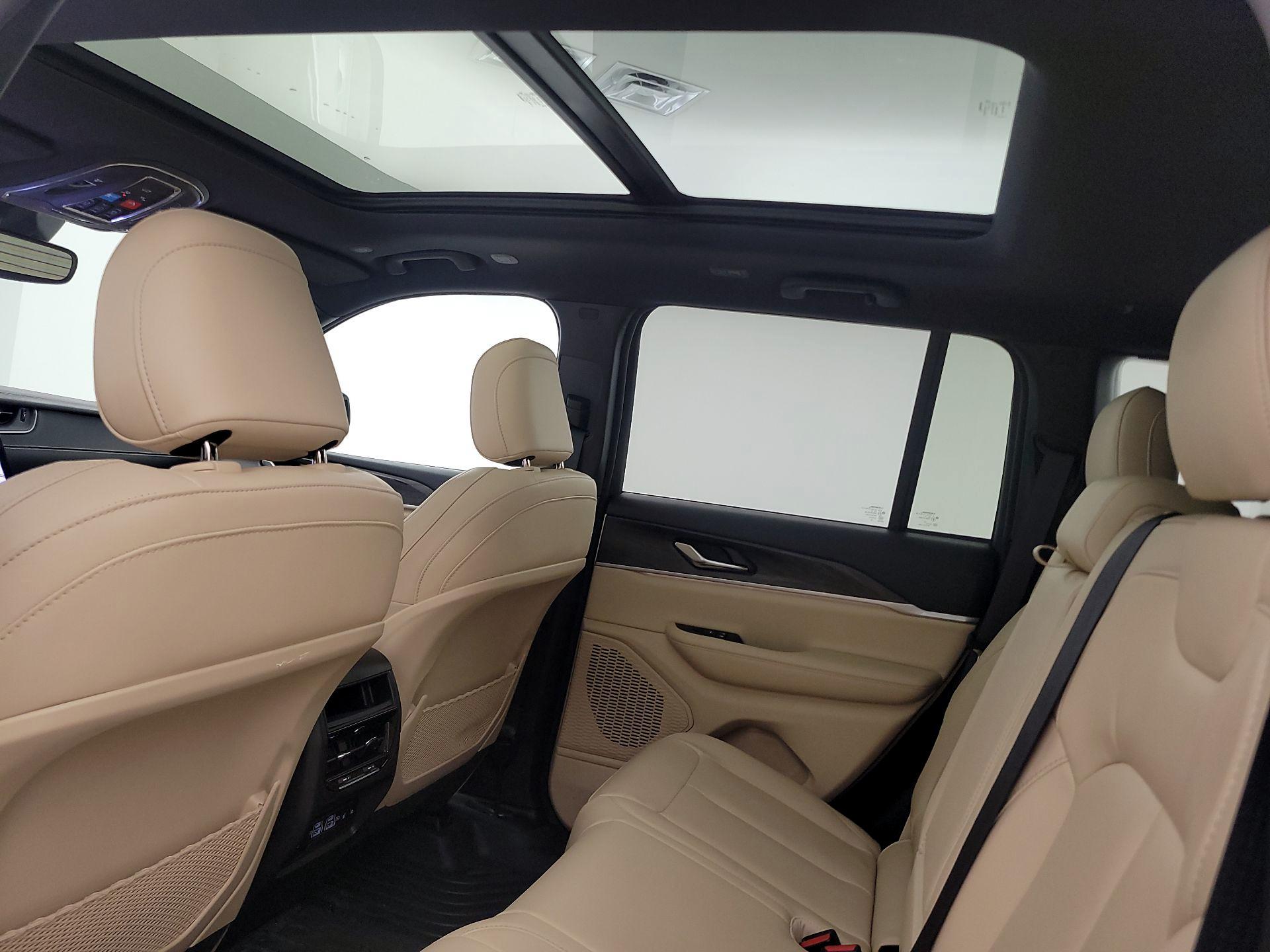 Thumbnail: 2024 Jeep Grand Cherokee - 20